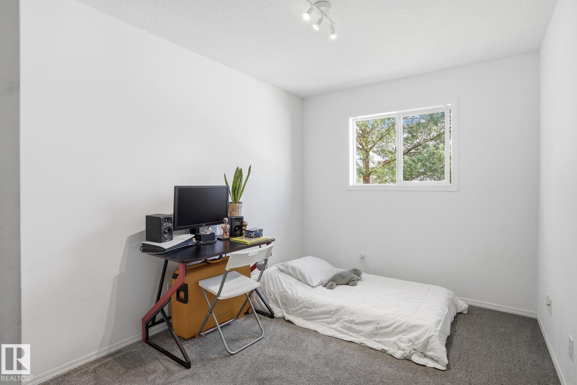 https://zimg.paragon.ice.com/ParagonImages/Property/PM/RAE/225398555/15/0/0/6dd9cf2e5f457c6b425ee9bd656b27df/1/5052c391c5462fa2d7ca411862820800/225398555-293722f3-fee7-481a-bbe1-86426699dbd0.JPG