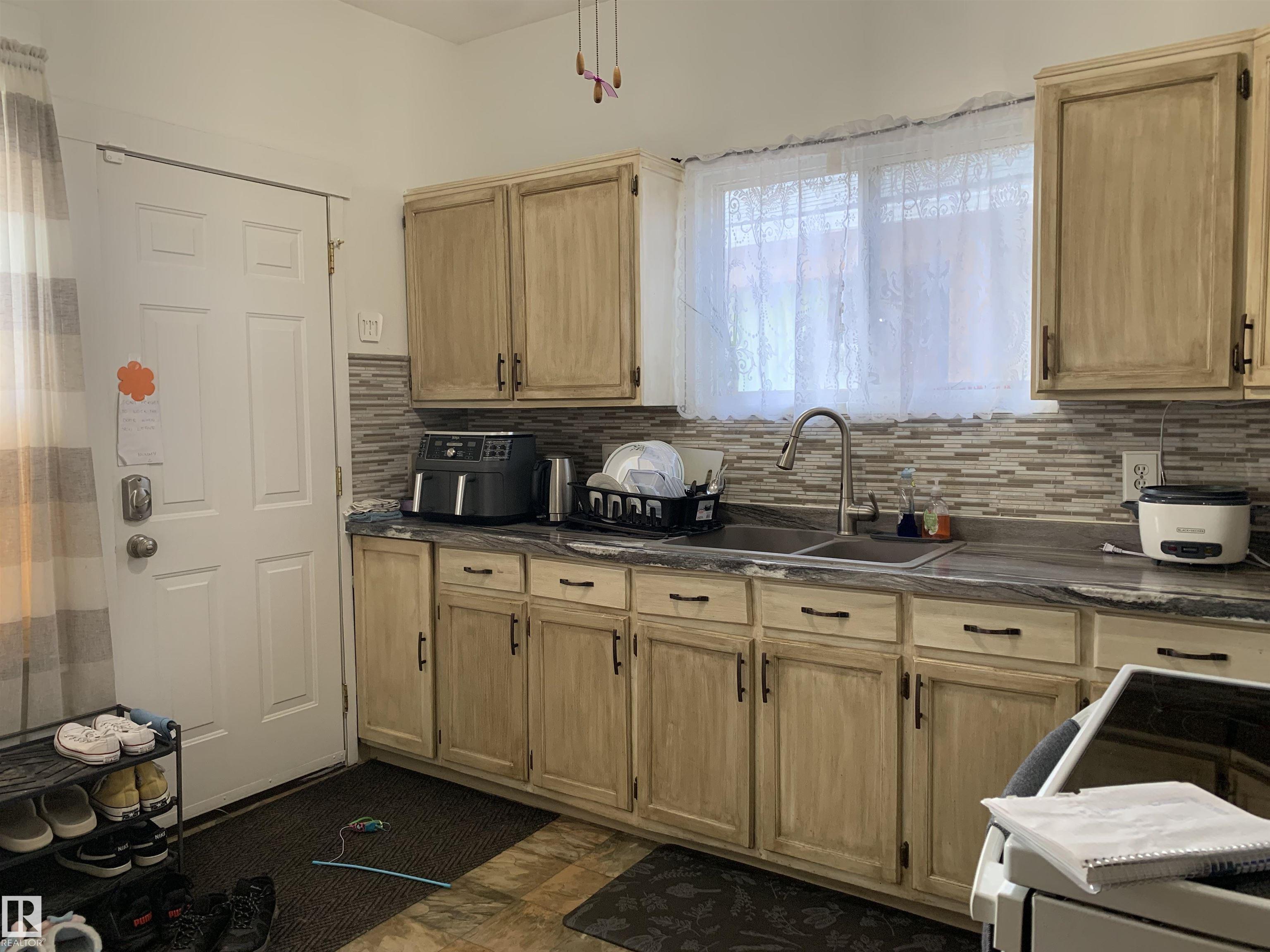 https://zimg.paragon.ice.com/ParagonImages/Property/PM/RAE/225398559/6/0/0/da9d586d6764d4ea909cb4f815b3999f/1/c534efb60938a1384ec052012d268243/225398559-81f0790e-e232-42d6-8ee0-62a7a91e439b.JPG