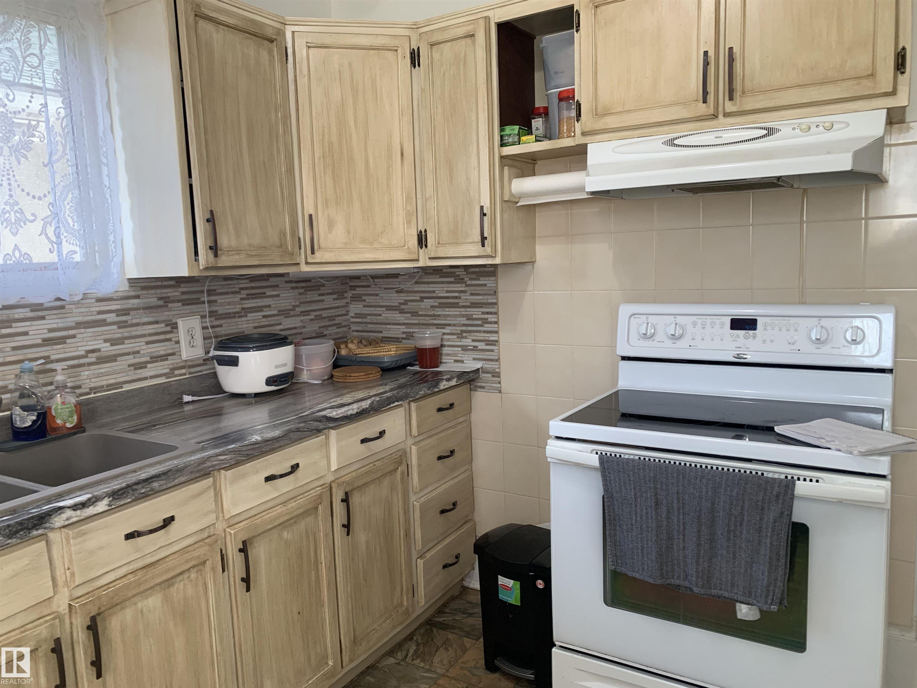 https://zimg.paragon.ice.com/ParagonImages/Property/PM/RAE/225398559/7/0/0/288642390b4727b3c4358d6b02cd9c8b/1/c534efb60938a1384ec052012d268243/225398559-557994da-0ea5-4781-be94-cecdc9ecf903.JPG
