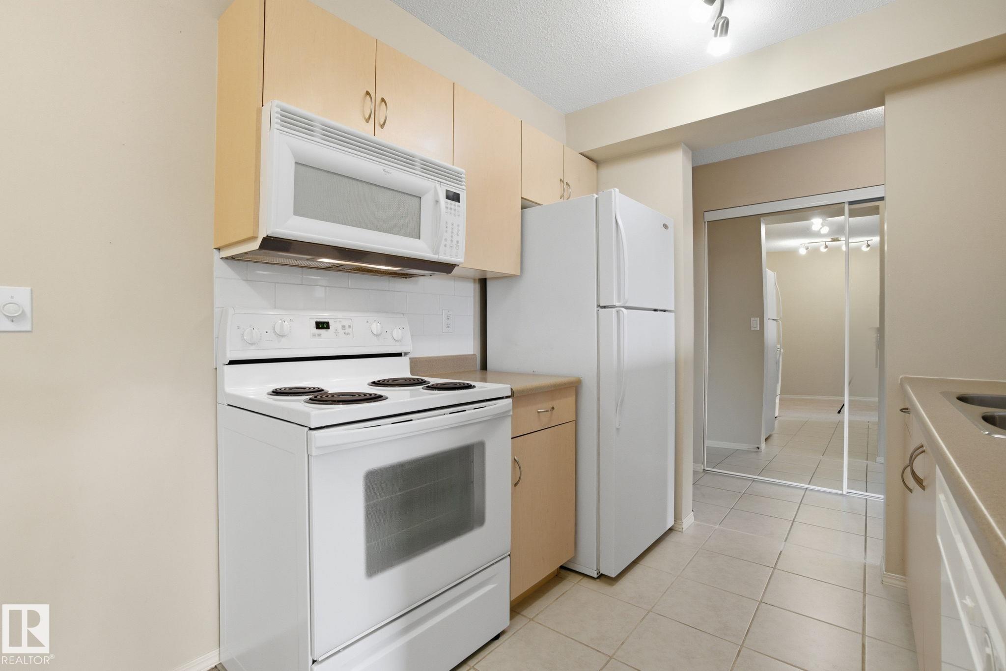 https://zimg.paragon.ice.com/ParagonImages/Property/PM/RAE/225398563/11/0/0/379bad614c573eab2f4e0e8d7616a8db/1/71346634d0504e84c069a72571de7155/225398563-f7de3c8e-cb5b-4df7-9119-aed6d63b32e9.JPG