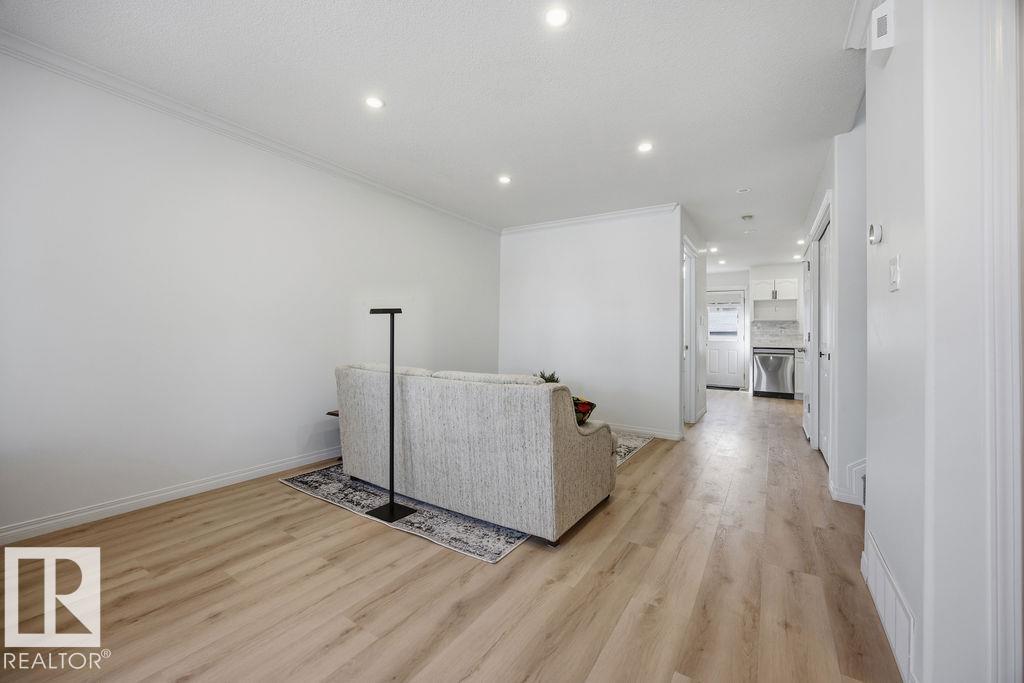 https://zimg.paragon.ice.com/ParagonImages/Property/PM/RAE/225398564/12/0/0/4bf5a3127e88098249b2052b1e5412d5/1/807d99d0321211d918bc7e4dc677fb44/225398564-CC6AD447-CB8C-4FF7-84CF-0E6B161F0BB8.JPG