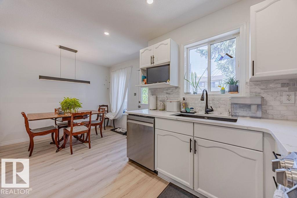 https://zimg.paragon.ice.com/ParagonImages/Property/PM/RAE/225398564/24/0/0/b8642d4e75e98b2a014dd7c63552178e/1/807d99d0321211d918bc7e4dc677fb44/225398564-4820570C-5C20-47CD-A904-1E9263BD80B1.JPG