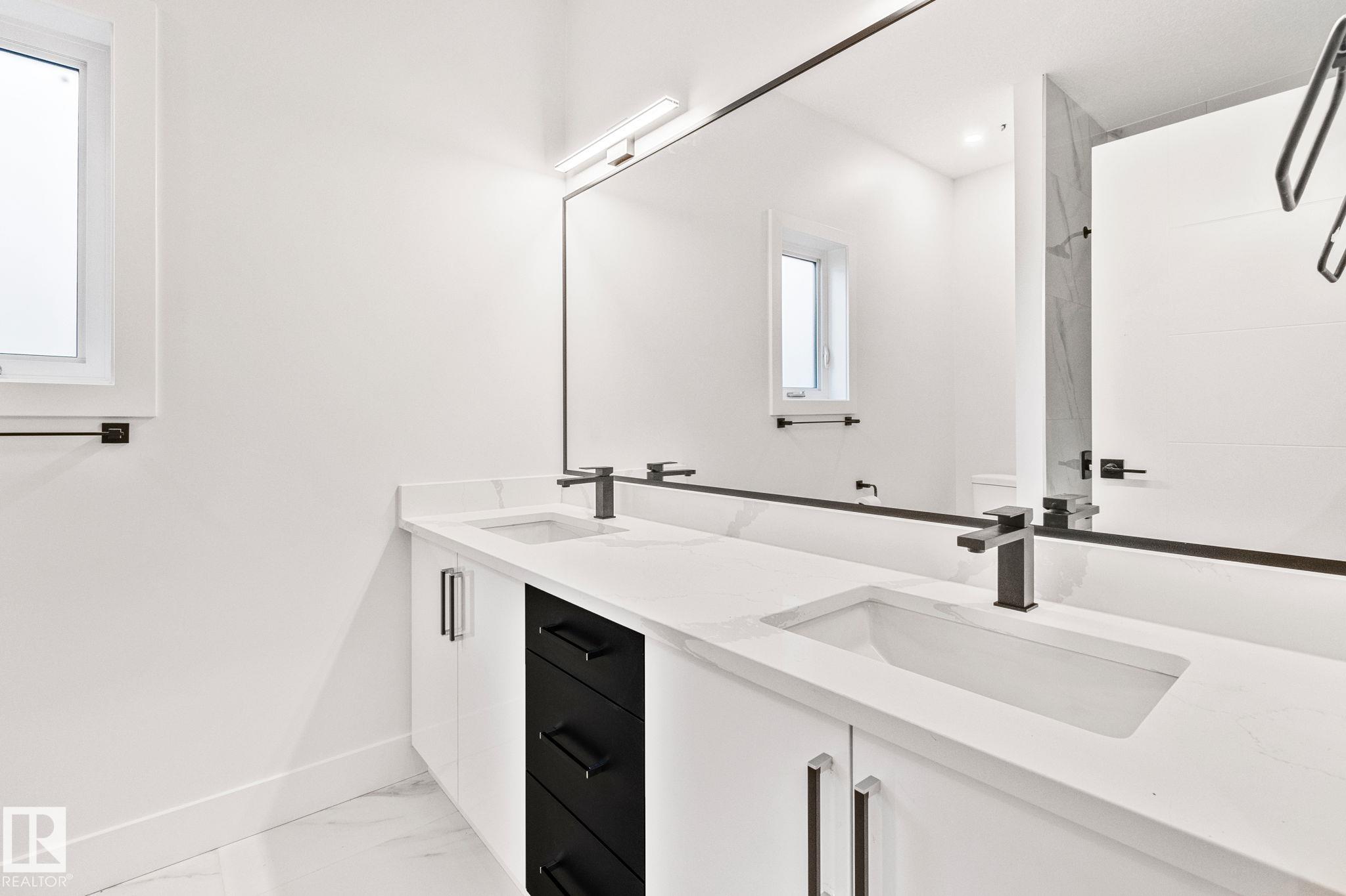 https://zimg.paragon.ice.com/ParagonImages/Property/PM/RAE/225398567/29/0/0/ec9fa033fadb5a3396f4e4407516bb23/1/73e37f77e8ffd9b8bfe45a4449bf704a/225398567-930749C8-2603-424C-95FF-3E3B398BCDDB.JPG