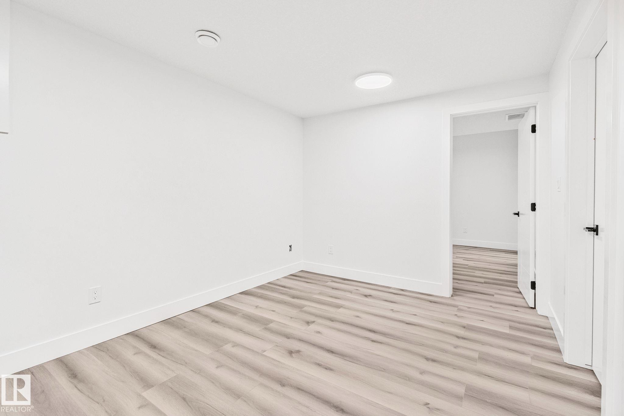 https://zimg.paragon.ice.com/ParagonImages/Property/PM/RAE/225398567/36/0/0/df3a18a35c839e47f406c0867dba627a/1/73e37f77e8ffd9b8bfe45a4449bf704a/225398567-03EBD557-E235-43D7-A034-ECECCE7B4E1F.JPG