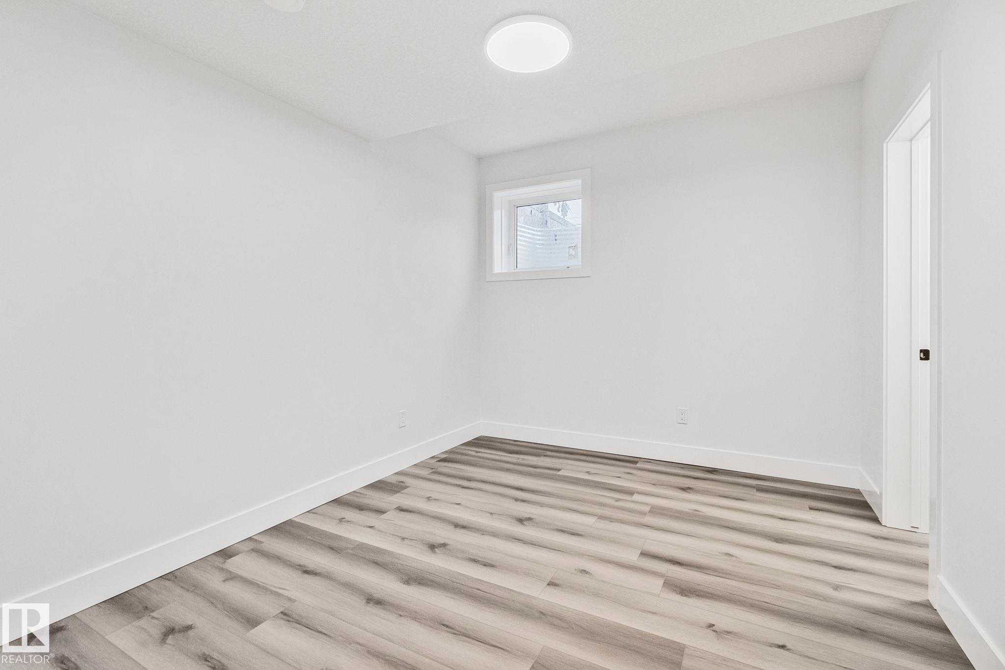 https://zimg.paragon.ice.com/ParagonImages/Property/PM/RAE/225398567/37/0/0/febb31831c52e93fb29ad545e61fd97a/1/73e37f77e8ffd9b8bfe45a4449bf704a/225398567-967F1D52-6888-482C-9313-16BAB5F3335F.JPG