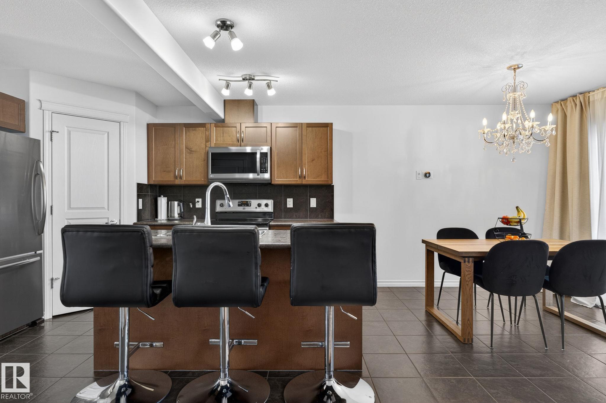 https://zimg.paragon.ice.com/ParagonImages/Property/PM/RAE/225398571/10/0/0/9501c665759bc71c74d2cca615171b9d/1/f3b1b0ee7472bcaad3c6650f7c2e1389/225398571-a80ba432-0c48-4bdf-bda8-60bc070d9f18.JPG