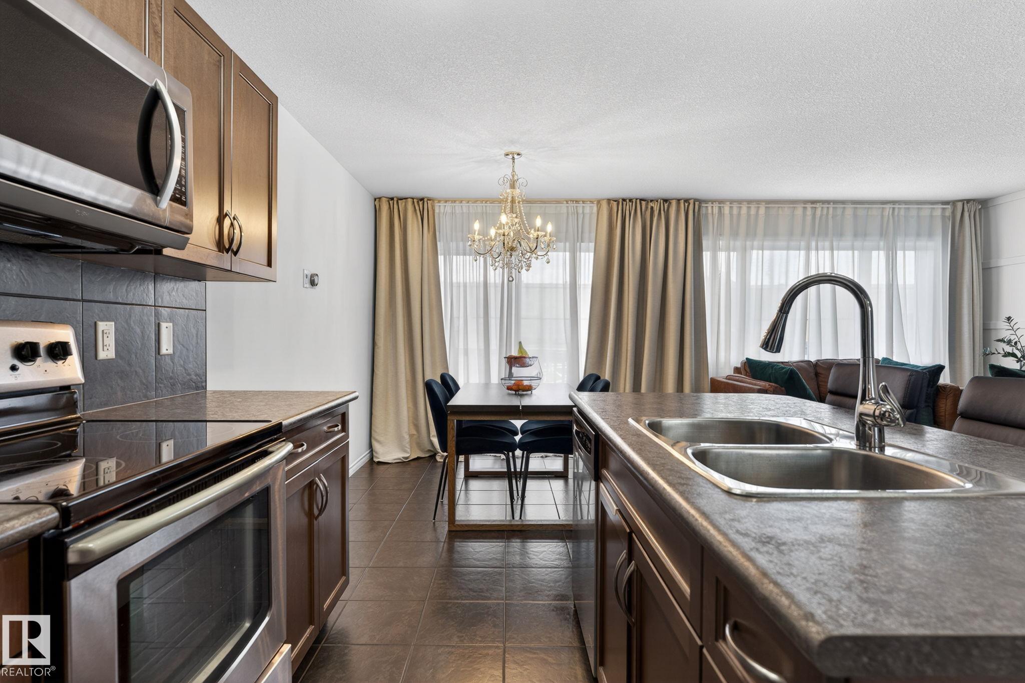 https://zimg.paragon.ice.com/ParagonImages/Property/PM/RAE/225398571/6/0/0/5077853236a7767b2426a7990079cc0a/1/f3b1b0ee7472bcaad3c6650f7c2e1389/225398571-a7104df1-5028-4317-ae3f-f8432981fdc8.JPG
