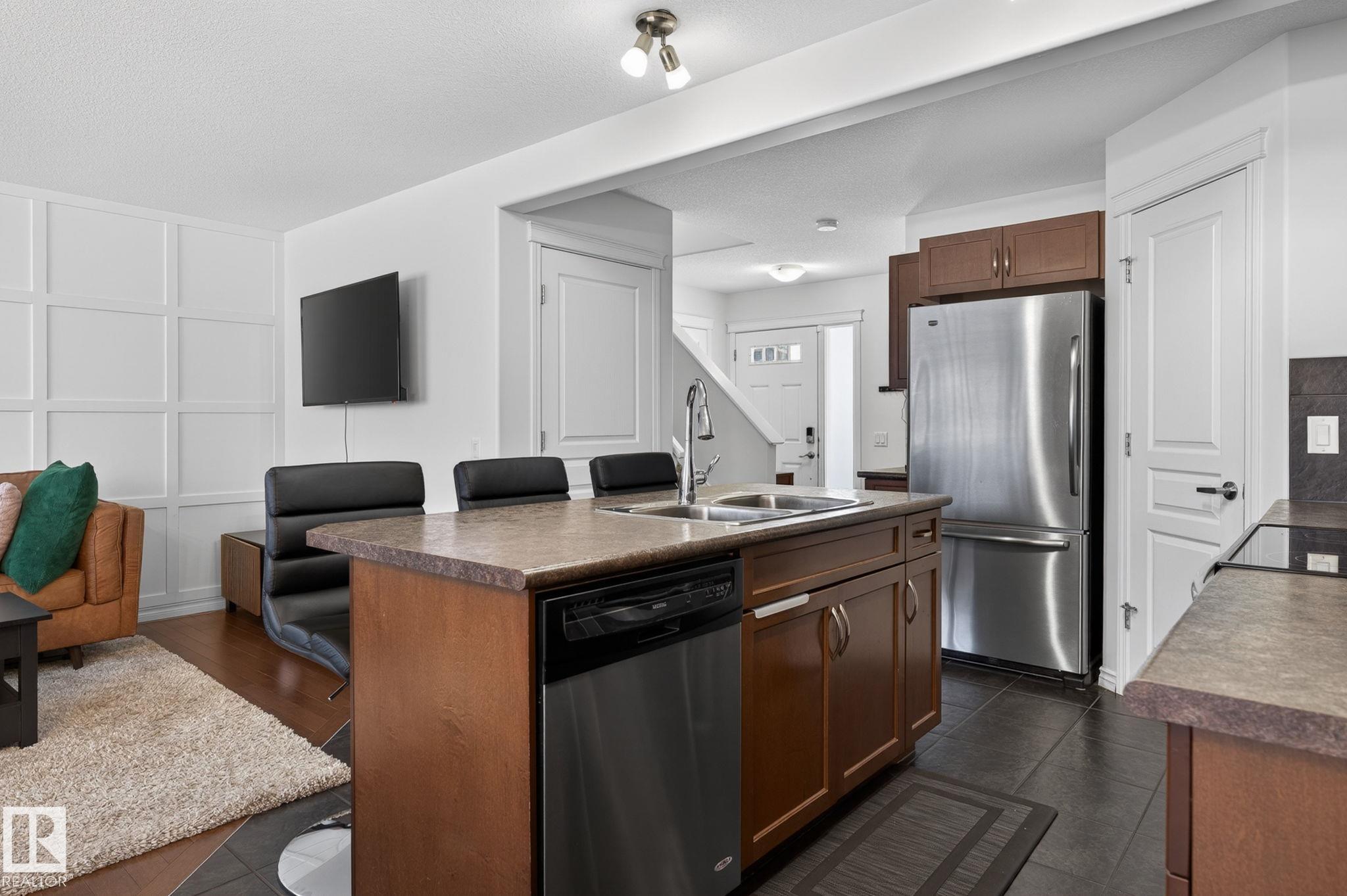 https://zimg.paragon.ice.com/ParagonImages/Property/PM/RAE/225398571/9/0/0/ba6af57f432a850defa3f6664c39397a/1/f3b1b0ee7472bcaad3c6650f7c2e1389/225398571-f3f90dfb-7794-47a1-aceb-35e529b240b7.JPG