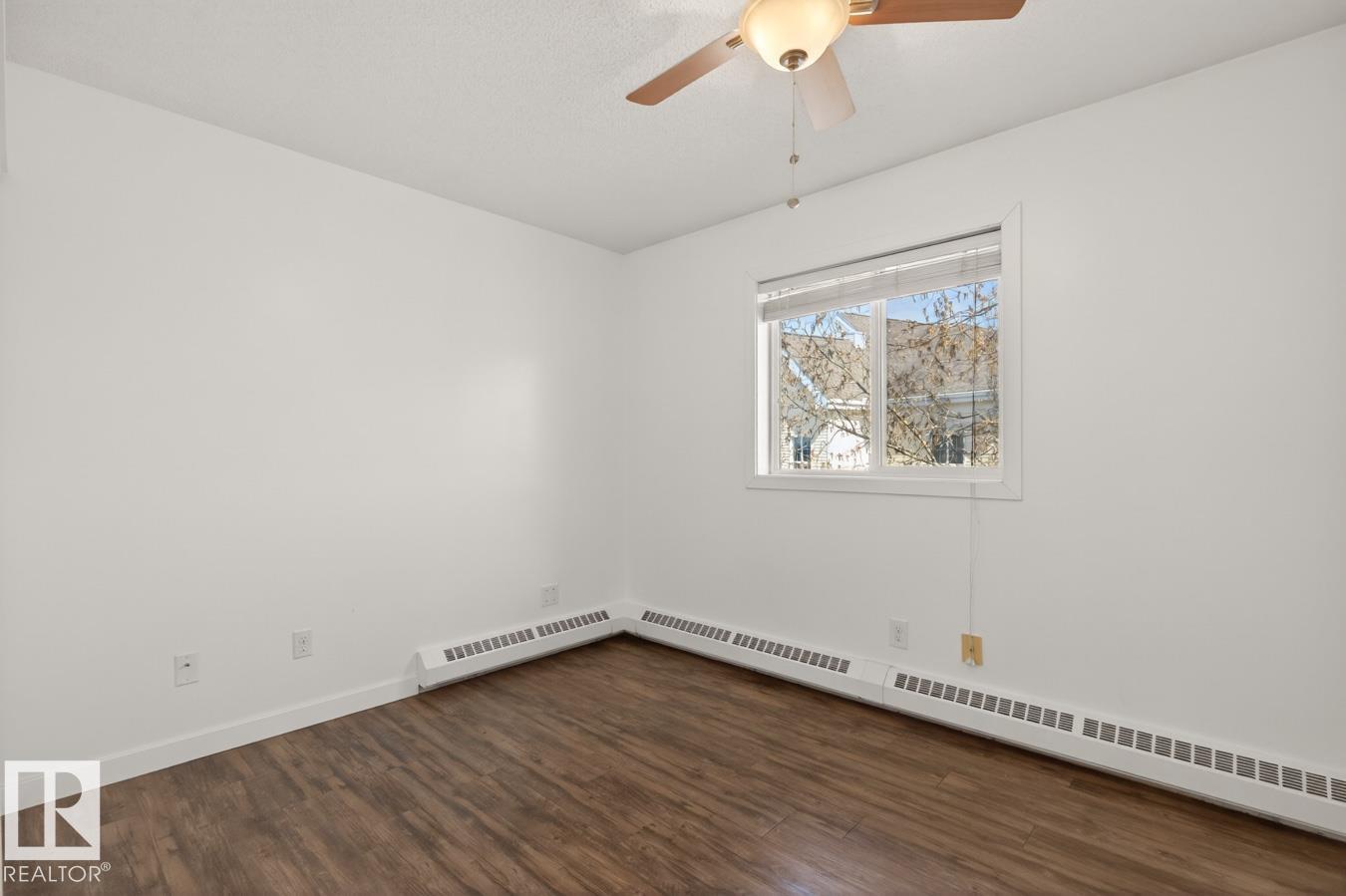 https://zimg.paragon.ice.com/ParagonImages/Property/PM/RAE/225398579/19/0/0/92b2ba1a92a7e36d187f7212c8a8f4c4/1/e5a7df968e5cec84f7b30333870e6448/225398579-c599cff6-89e0-4f0c-82ad-c26f68d68216.JPG