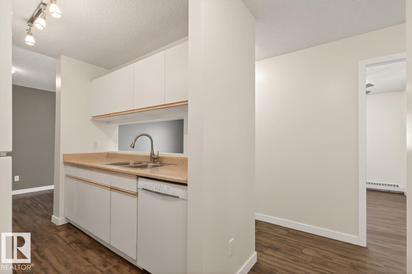 https://zimg.paragon.ice.com/ParagonImages/Property/PM/RAE/225398579/7/0/0/a13b0d815590ce360fd8f6da6483c3b4/1/e5a7df968e5cec84f7b30333870e6448/225398579-5fcdfe05-dcb9-490c-a578-ba4e8843c906.JPG