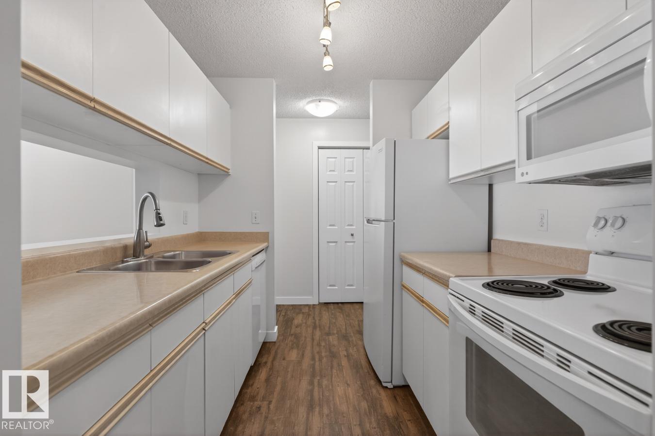 https://zimg.paragon.ice.com/ParagonImages/Property/PM/RAE/225398579/9/0/0/eca7f1cad549dabcdb93cb0727e188ee/1/e5a7df968e5cec84f7b30333870e6448/225398579-a87c1718-1dd3-44c4-90ba-7b26d73b4cee.JPG