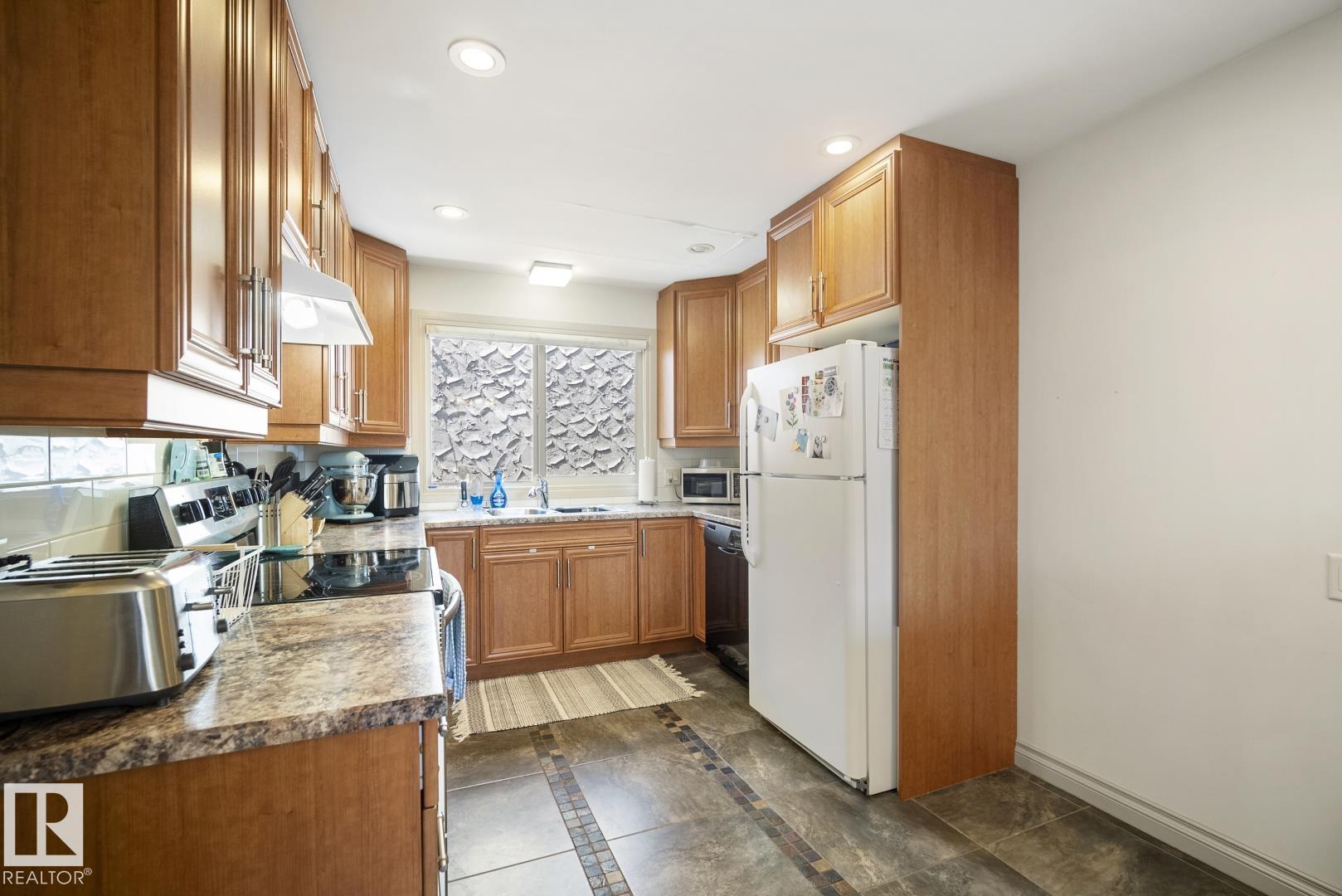 https://zimg.paragon.ice.com/ParagonImages/Property/PM/RAE/225398582/10/0/0/a438002a53669cebf7ed5beefc5136a4/1/f38ffd1e9e4233c85c113efbe63045b3/225398582-41a033fd-263d-432f-869d-2c81cfa816b9.JPG