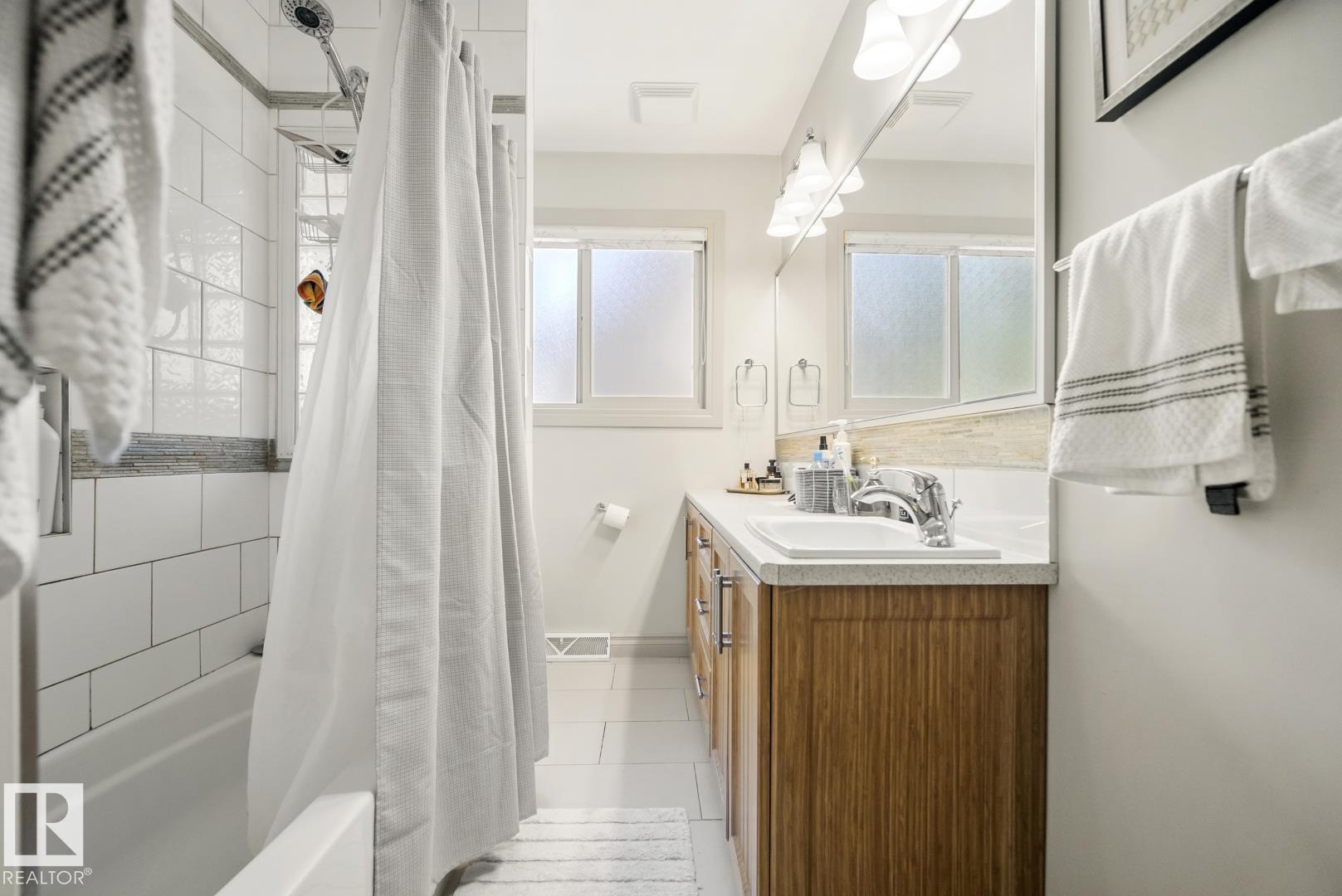 https://zimg.paragon.ice.com/ParagonImages/Property/PM/RAE/225398582/14/0/0/88f849ecdef101d177a78f4b0885556c/1/f38ffd1e9e4233c85c113efbe63045b3/225398582-35019431-18d8-4584-be09-ef3f27b39e81.JPG