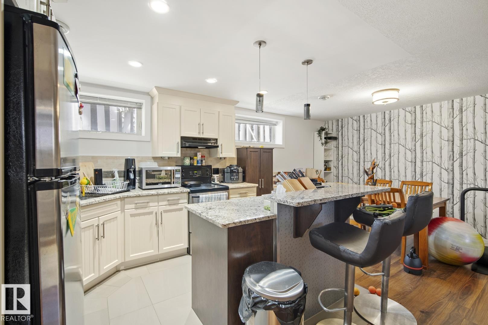 https://zimg.paragon.ice.com/ParagonImages/Property/PM/RAE/225398582/19/0/0/17d9a55d17373175260d68e0e70fecc1/1/f38ffd1e9e4233c85c113efbe63045b3/225398582-f2a9b512-54d9-439a-b851-5216fbf4ce07.JPG
