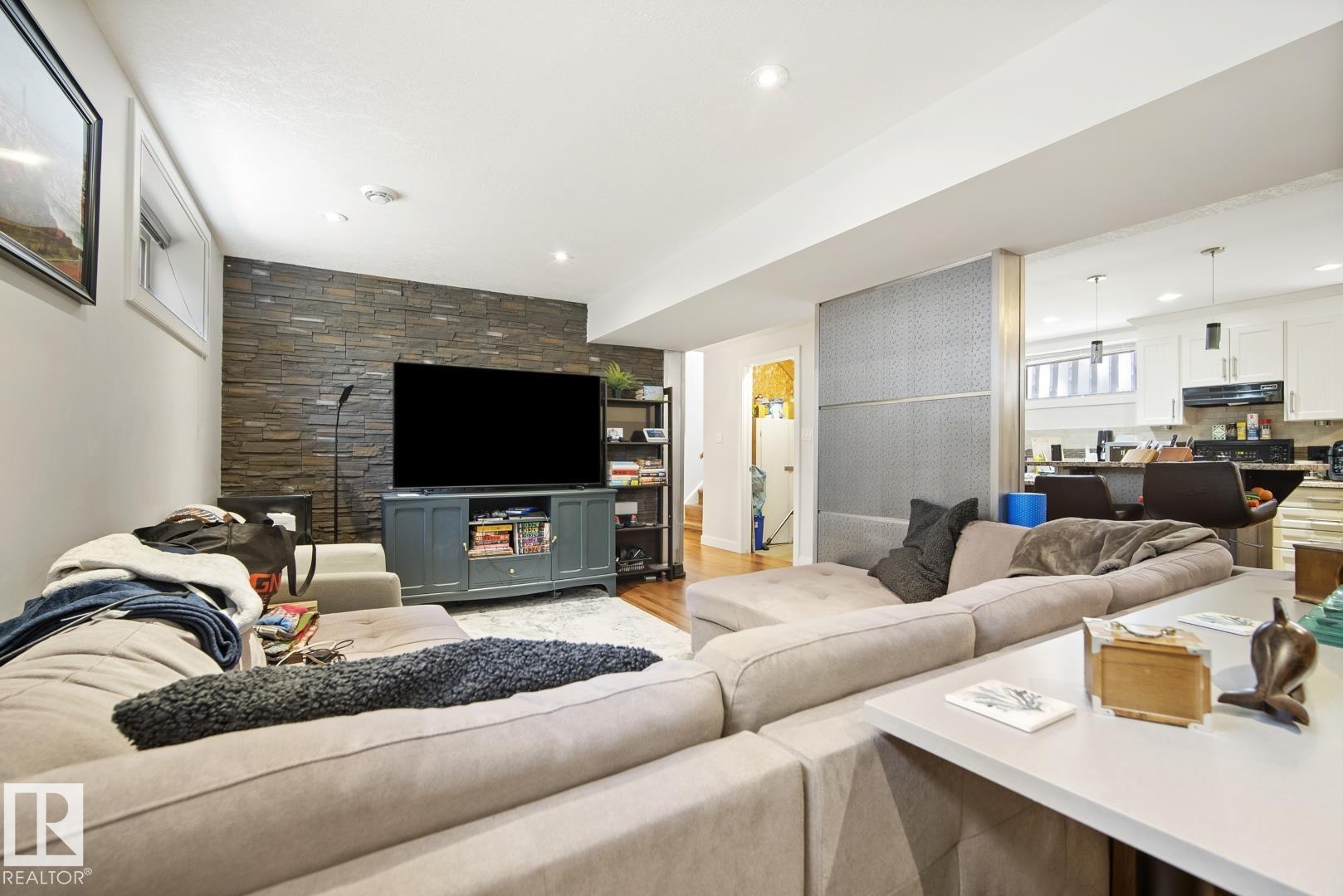 https://zimg.paragon.ice.com/ParagonImages/Property/PM/RAE/225398582/21/0/0/6c7fa0003510e829d2cb2dc227a9e11f/1/f38ffd1e9e4233c85c113efbe63045b3/225398582-d31746fb-a03e-435a-8bc0-cdf0d6a1bed9.JPG