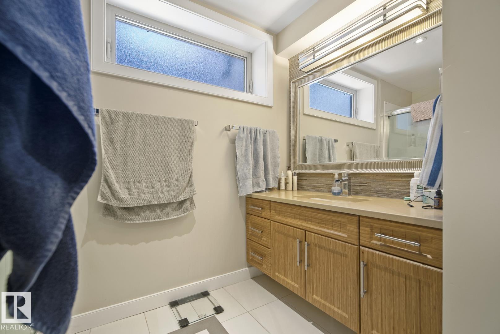 https://zimg.paragon.ice.com/ParagonImages/Property/PM/RAE/225398582/29/0/0/029856276cfdfac2e52c7e76b91b9a10/1/f38ffd1e9e4233c85c113efbe63045b3/225398582-96ed19f4-ac16-4a0a-9ccb-e0b4645e0420.JPG