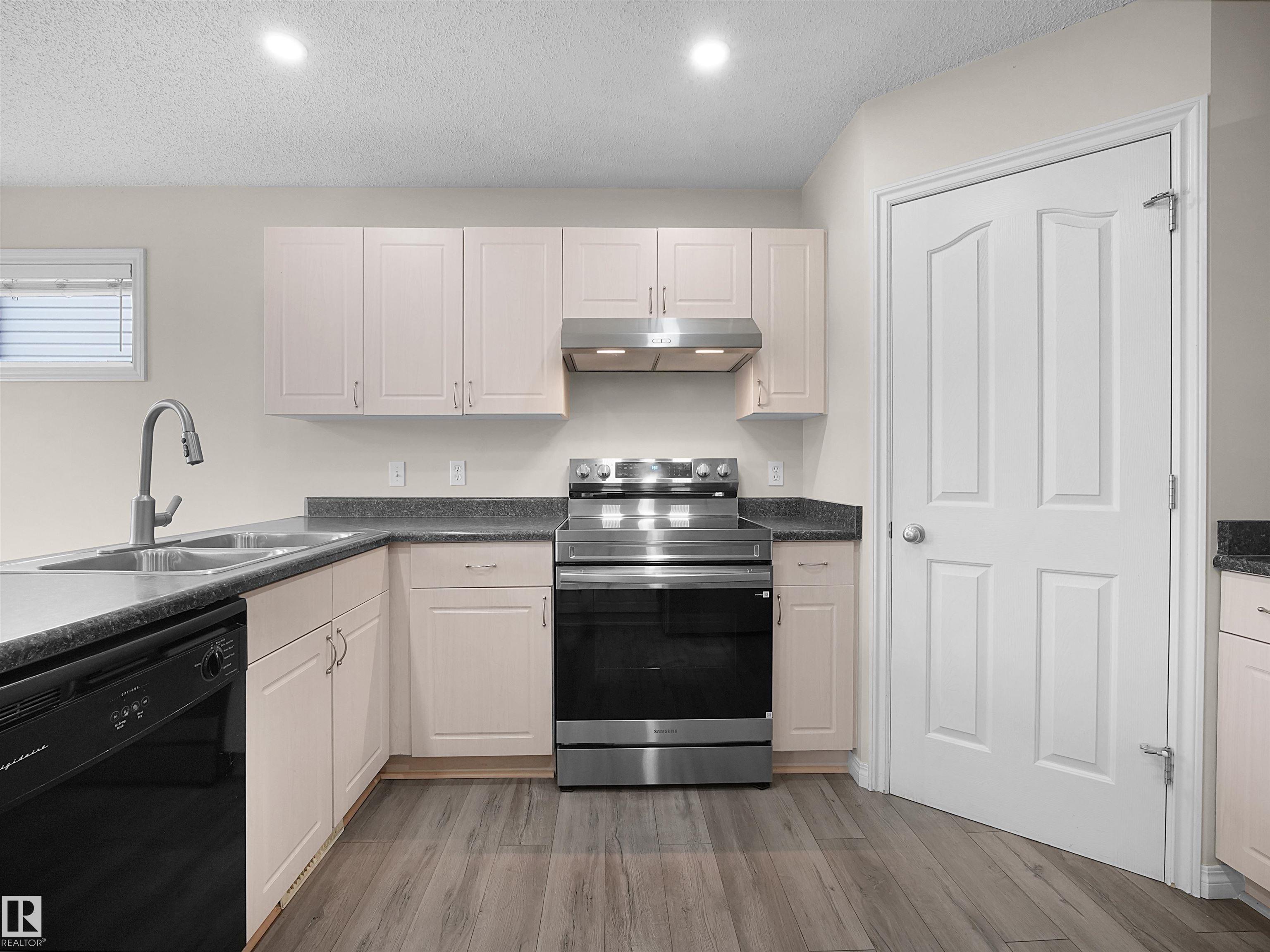 https://zimg.paragon.ice.com/ParagonImages/Property/PM/RAE/225398587/11/0/0/8d88bc576dcf65dff3b98e351733d0c2/1/d3e21323a38fb05abe5fa4304cfcce6c/225398587-680cb3f9-ae5a-42fd-bf49-89bce14be141.JPG