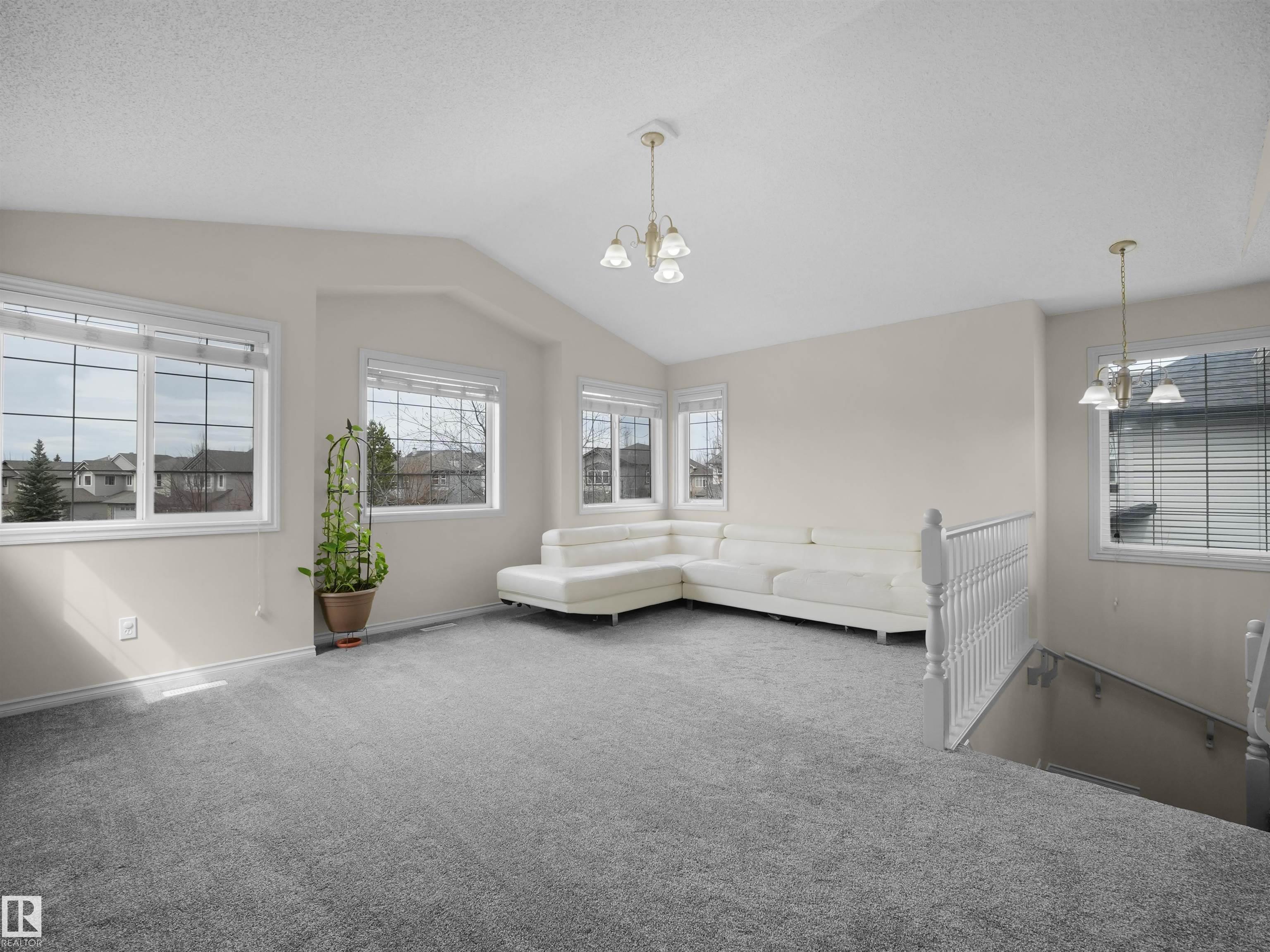 https://zimg.paragon.ice.com/ParagonImages/Property/PM/RAE/225398587/7/0/0/23a67c63b12032368a69769c24b76e11/1/d3e21323a38fb05abe5fa4304cfcce6c/225398587-6198a30a-4759-4979-9494-83f5db99b8bc.JPG