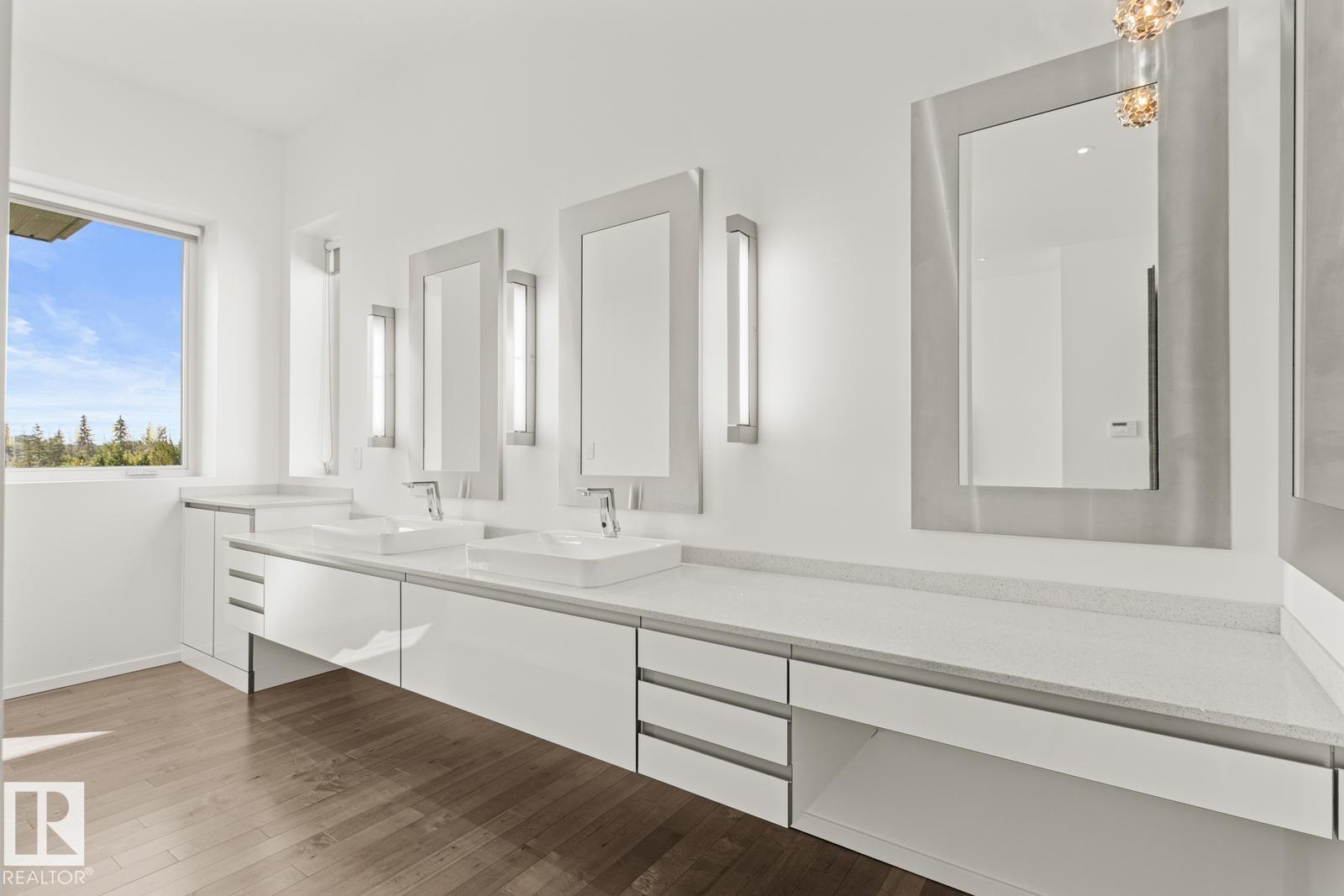 Photo 14 at 7548 110 Avenue NW, Virginia Park, Edmonton