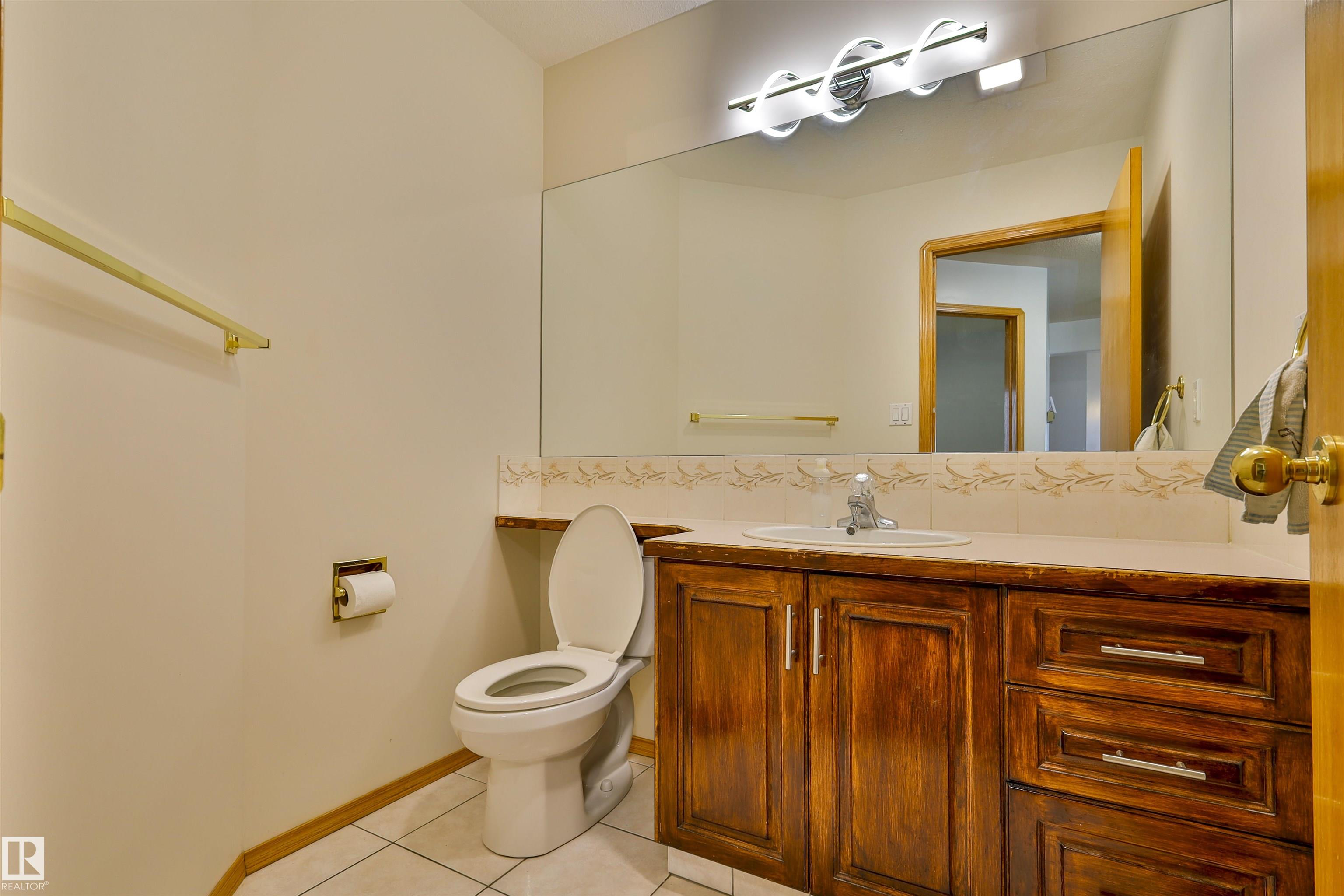 Photo 14 at 8710 156a Avenue NW, Belle Rive, Edmonton