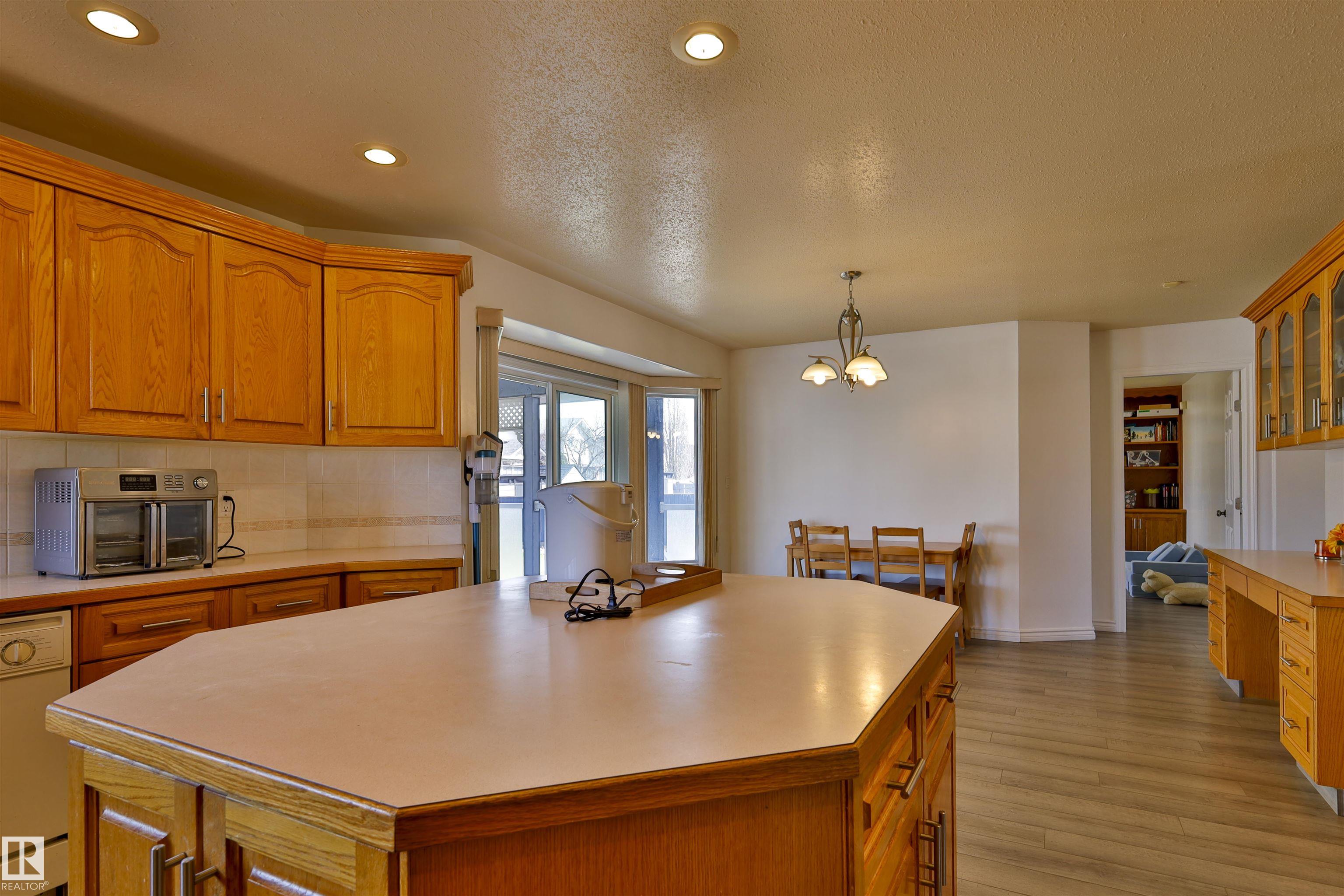 Photo 16 at 8710 156a Avenue NW, Belle Rive, Edmonton