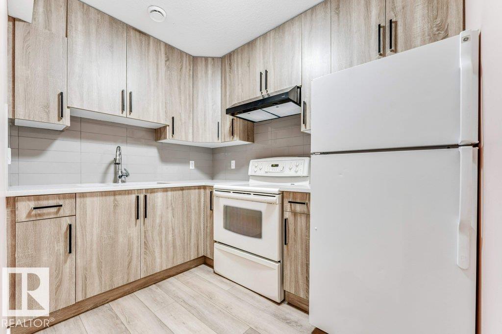 https://zimg.paragon.ice.com/ParagonImages/Property/PM/RAE/225398649/33/0/0/4e5f8cc96d04a8abda87901ca4d9f37c/1/8a766fb9dc74240d708f29c0298d06b7/225398649-1914fb07-f195-491d-b9aa-3efb9da78c4d.JPG