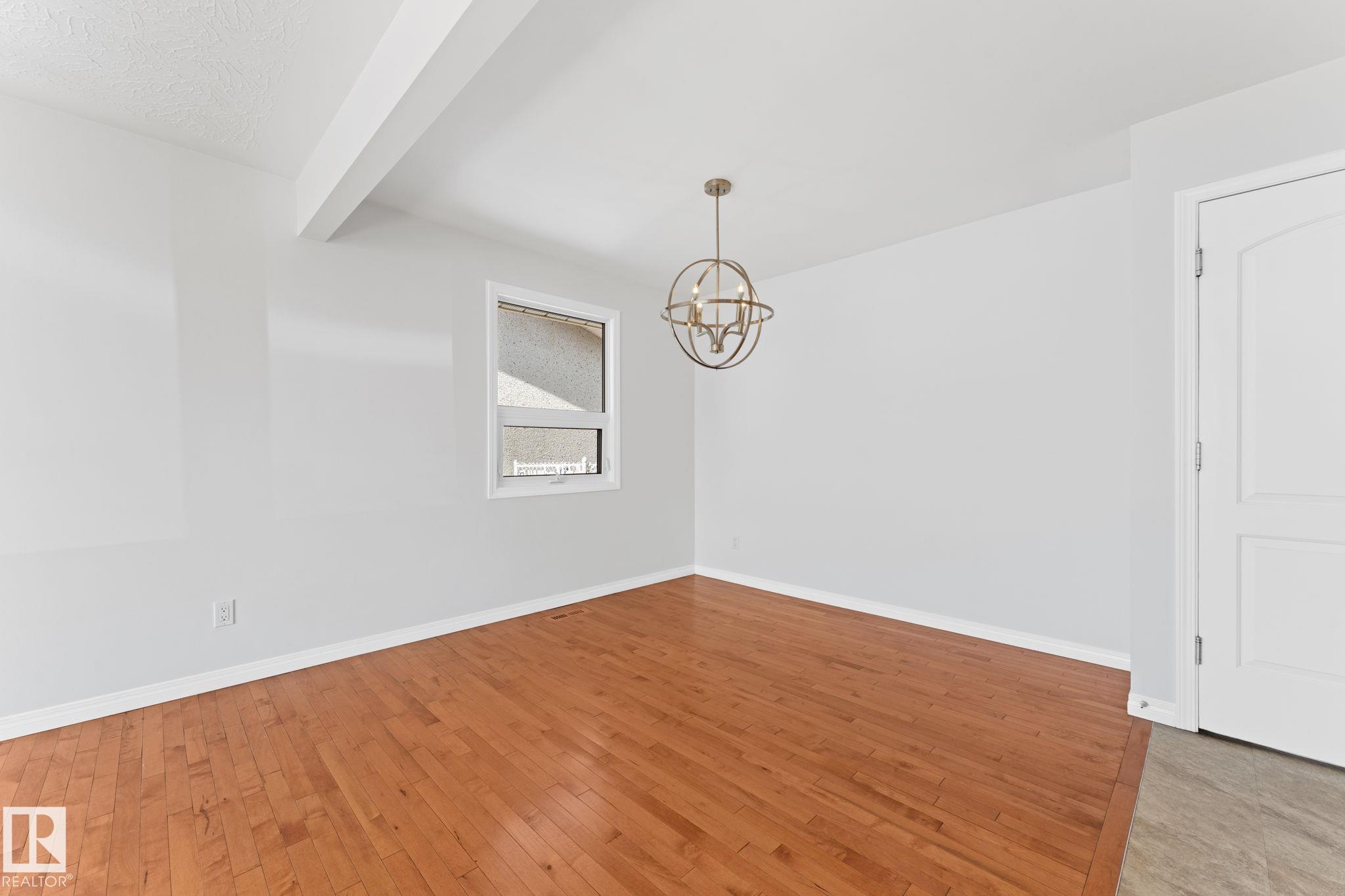 Photo 11 at 8804 135 Avenue NW, Glengarry, Edmonton