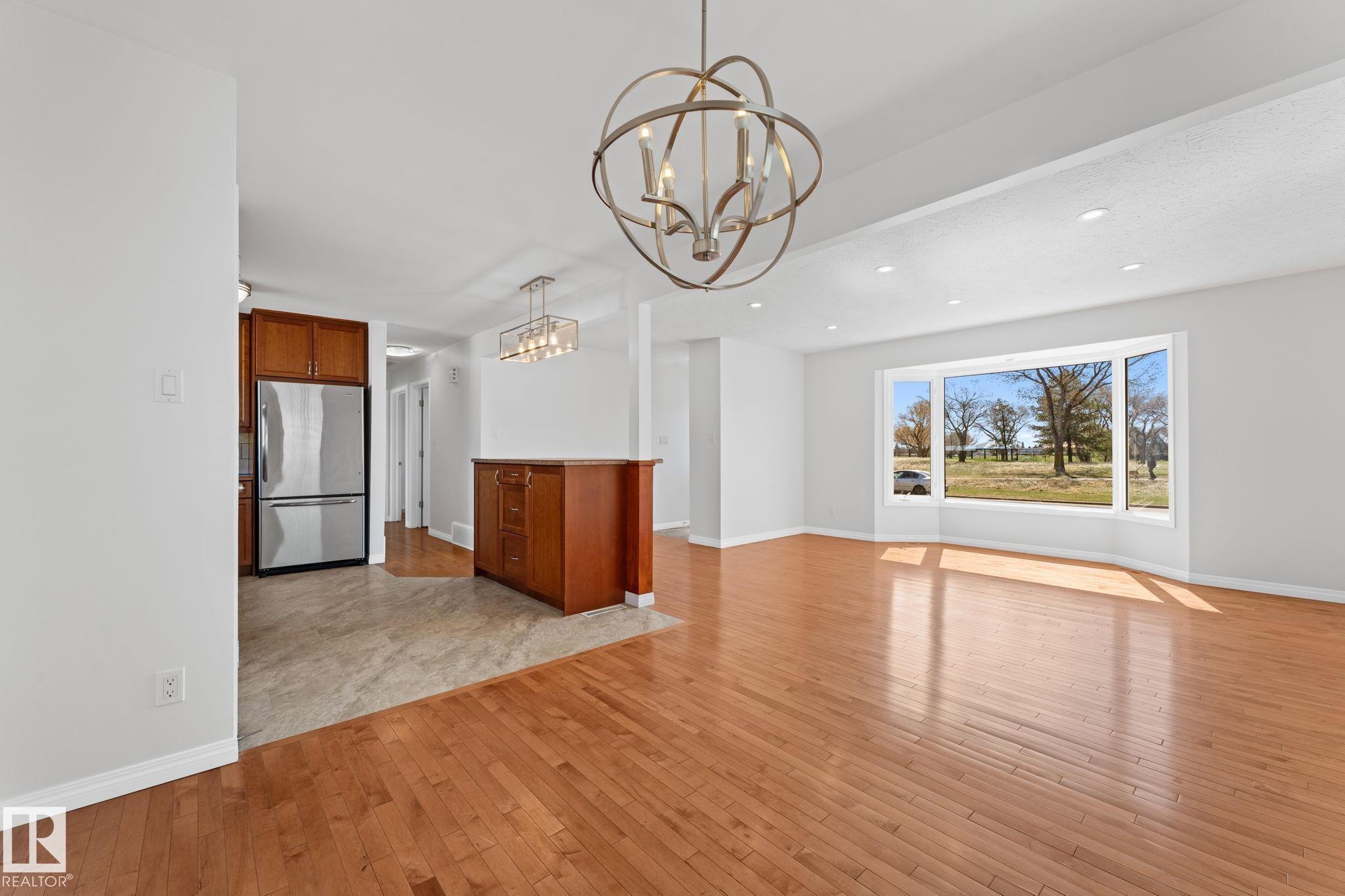 Photo 13 at 8804 135 Avenue NW, Glengarry, Edmonton