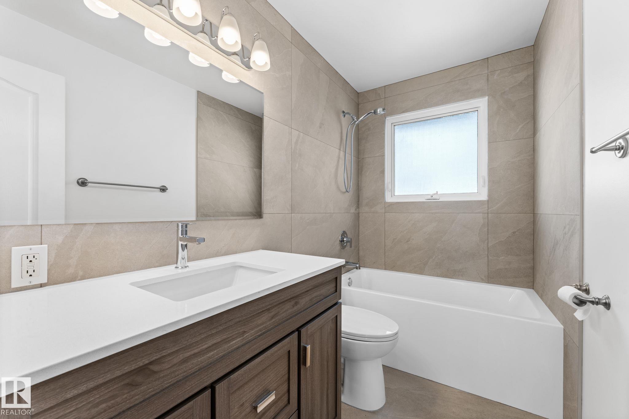 Photo 23 at 8804 135 Avenue NW, Glengarry, Edmonton