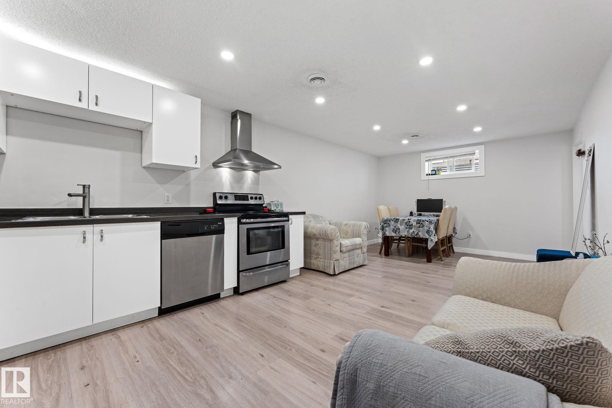 Photo 32 at 8804 135 Avenue NW, Glengarry, Edmonton