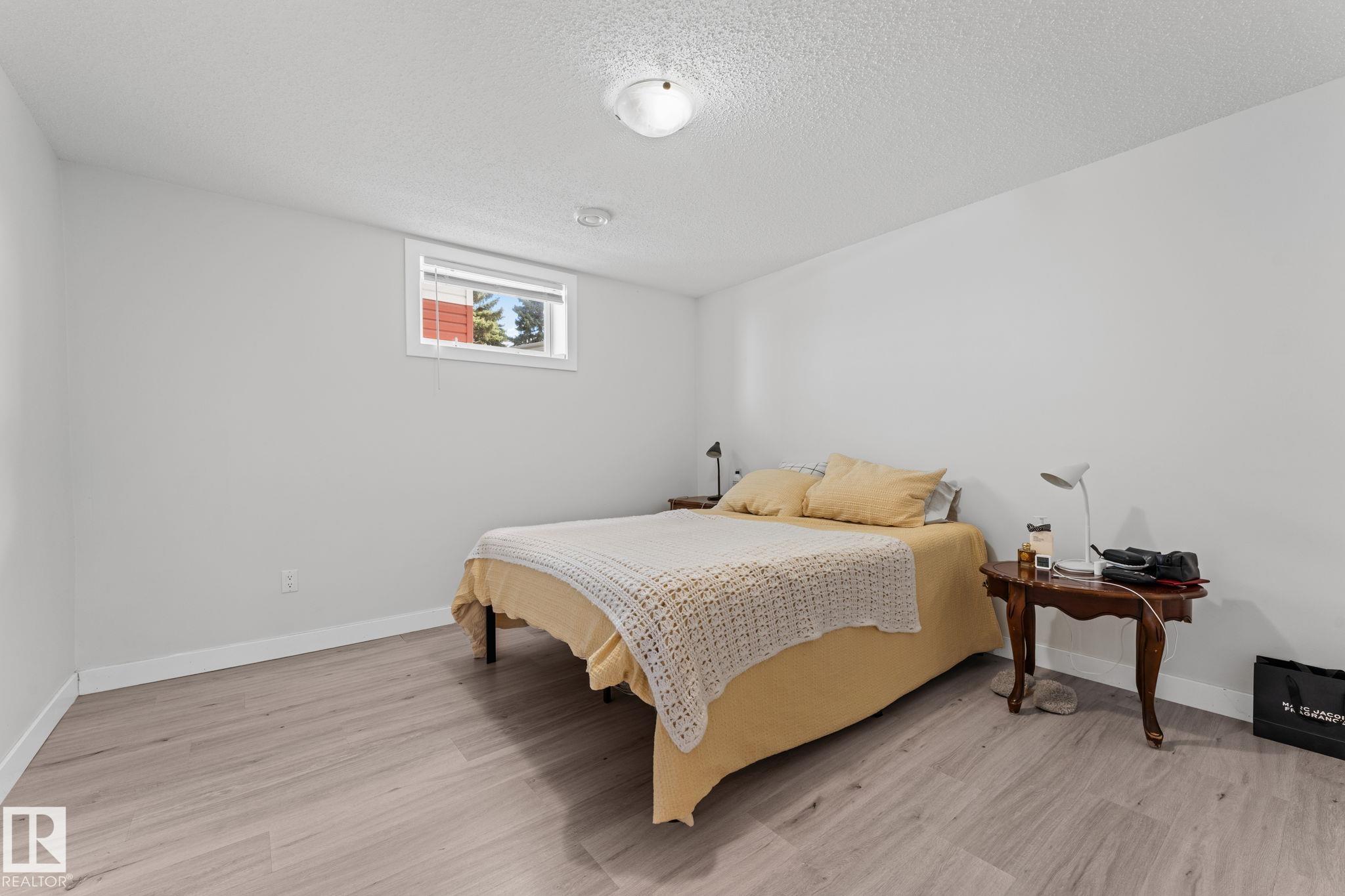 Photo 36 at 8804 135 Avenue NW, Glengarry, Edmonton