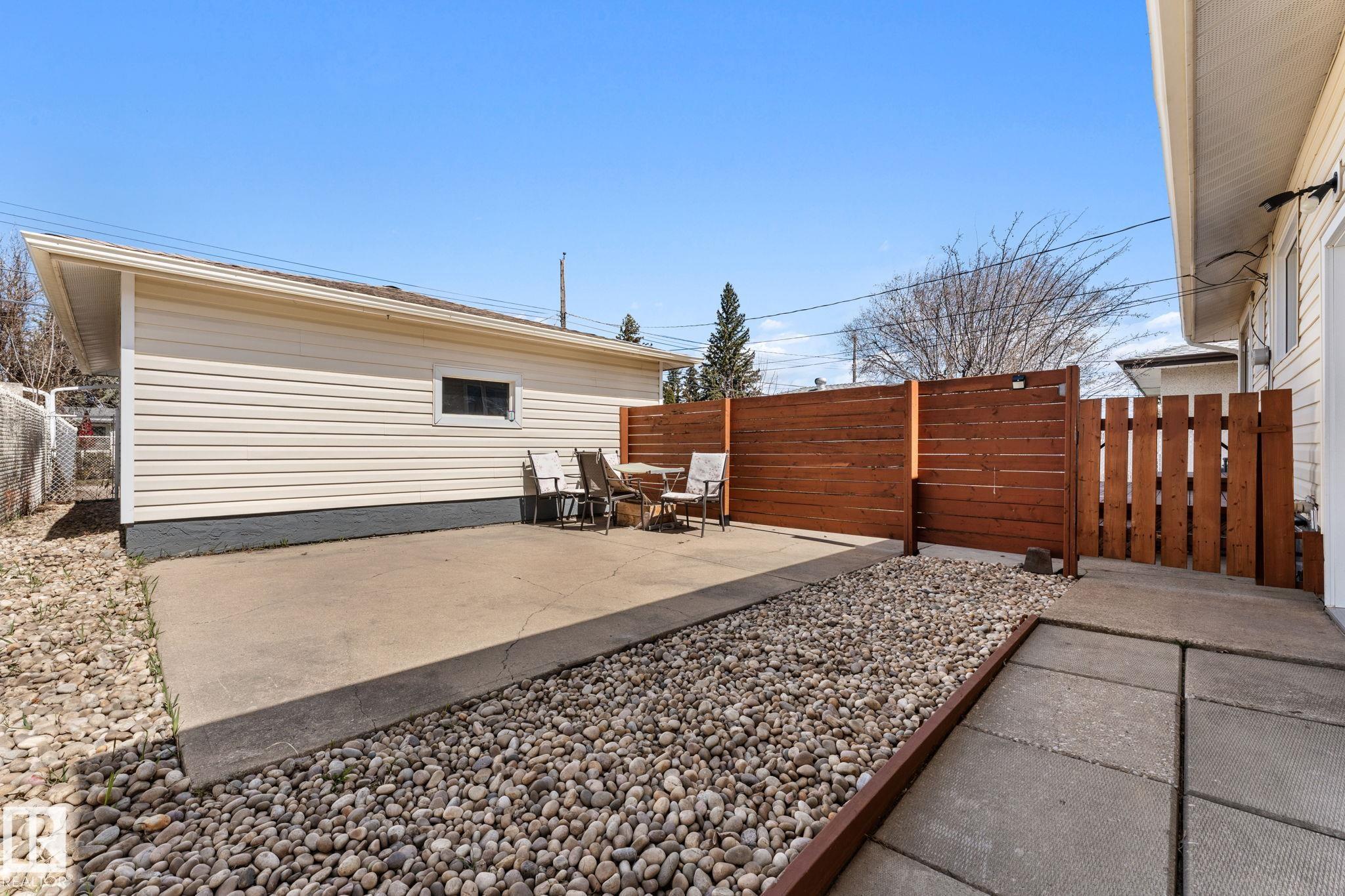 Photo 42 at 8804 135 Avenue NW, Glengarry, Edmonton