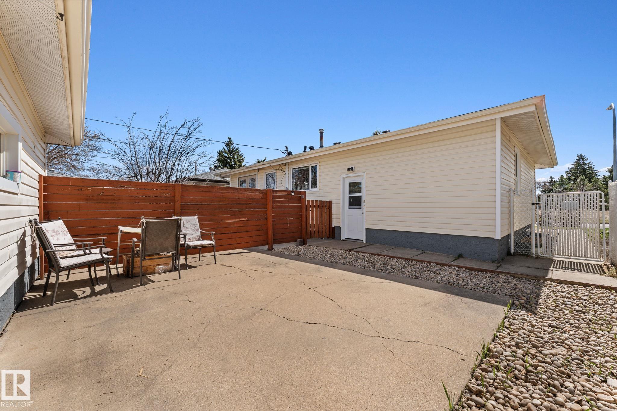 Photo 43 at 8804 135 Avenue NW, Glengarry, Edmonton