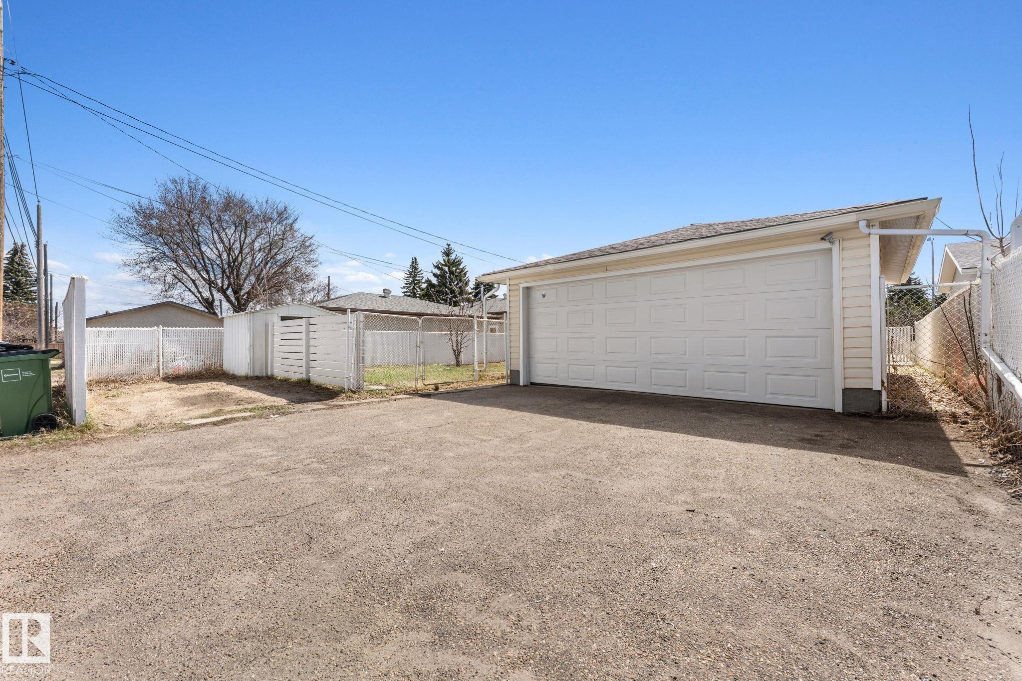 Photo 49 at 8804 135 Avenue NW, Glengarry, Edmonton