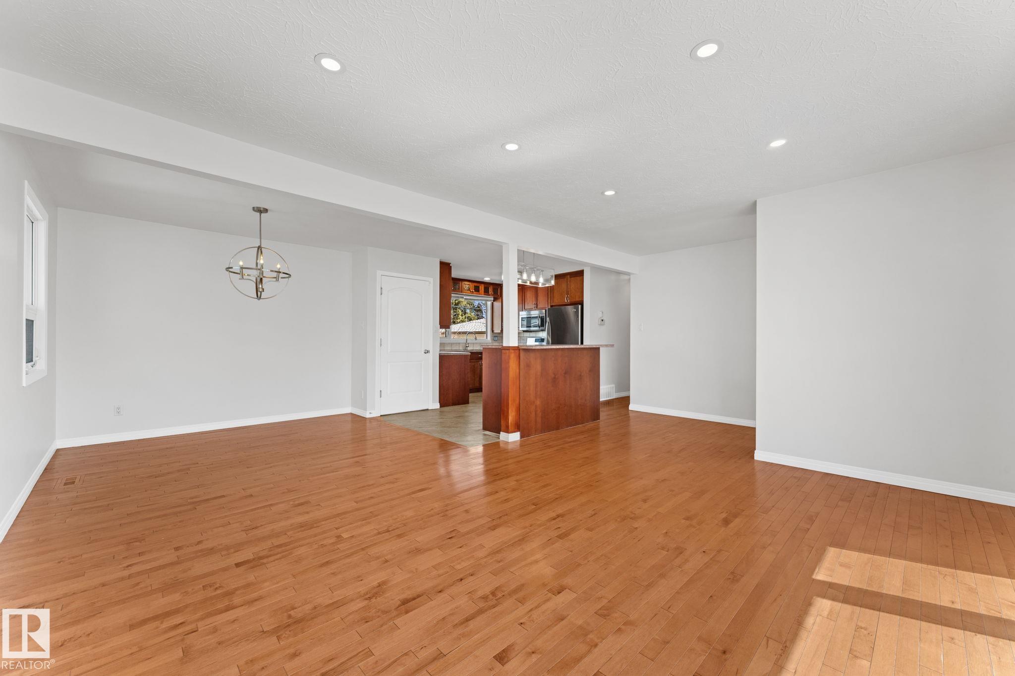 Photo 9 at 8804 135 Avenue NW, Glengarry, Edmonton