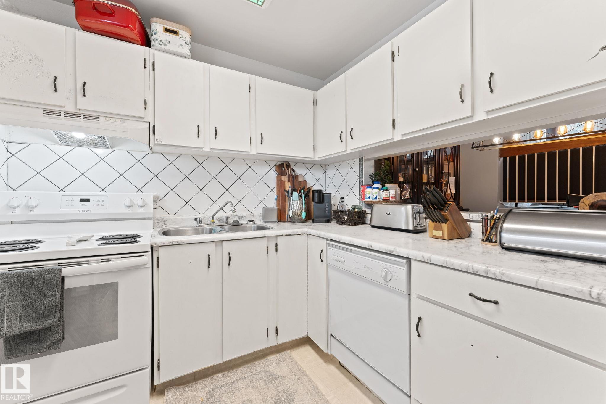 Picture for 6063 35A AV NW