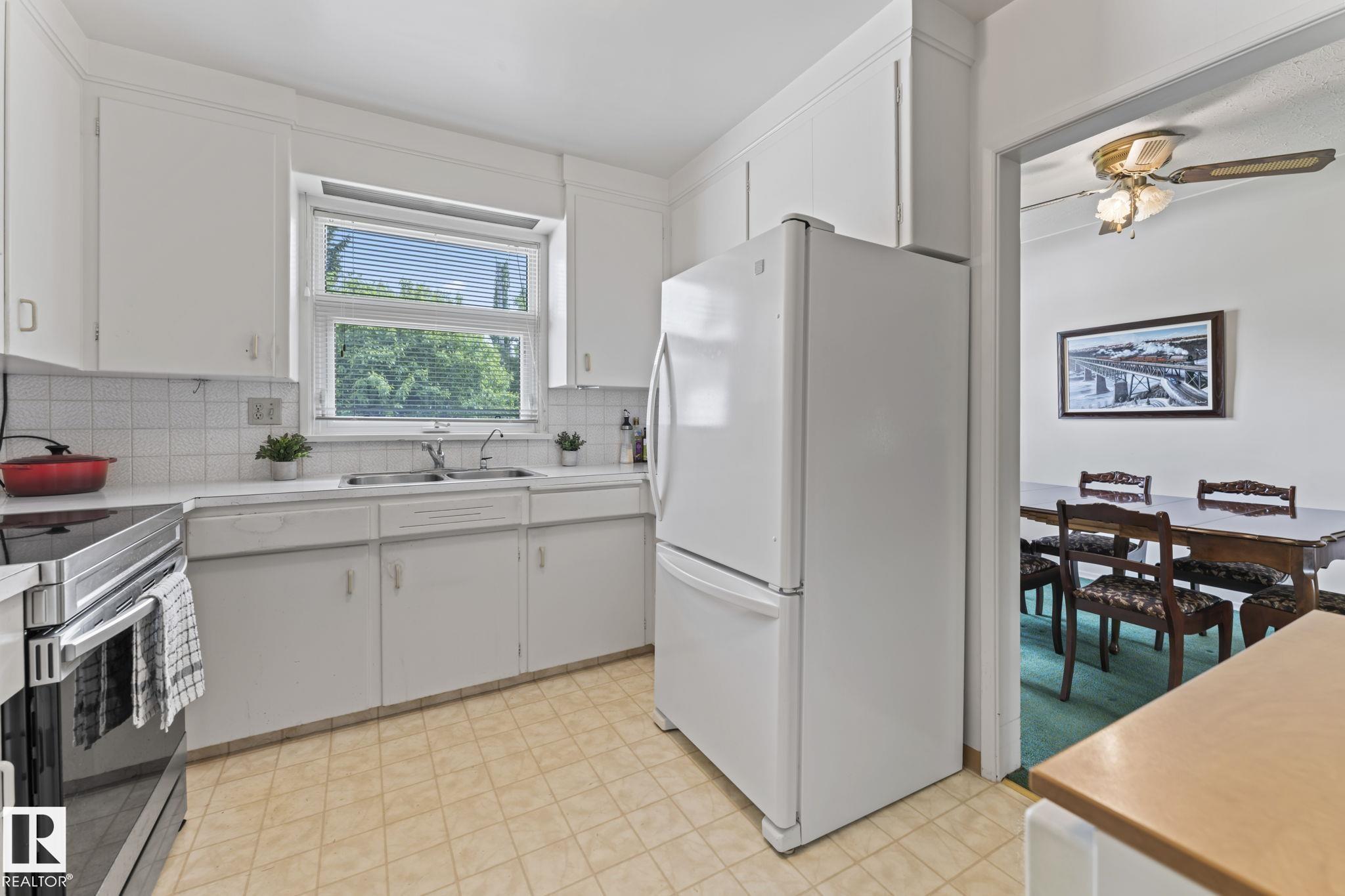 Photo 11 at 11223 71 Avenue NW, Parkallen, Edmonton