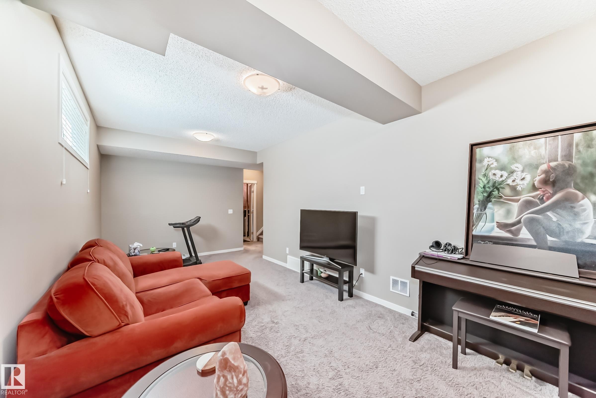 https://zimg.paragon.ice.com/ParagonImages/Property/PM/RAE/225398683/18/0/0/a409e21701883ff32b2a206672b94574/1/2cc1d1ee9bb8c427856e276670734f64/225398683-7A114EB4-0667-4F95-B475-E2838588C12C.JPG