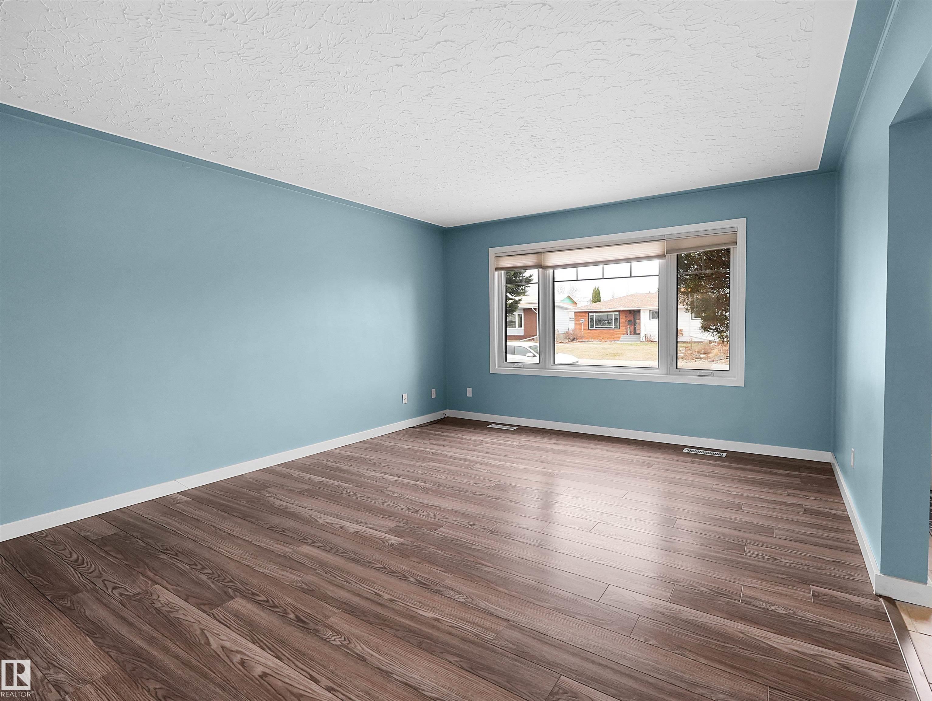 https://zimg.paragon.ice.com/ParagonImages/Property/PM/RAE/225398699/17/0/0/26d13a259c288eafcce1469b7ea65fd5/1/16390945325a68d67a7968b0b07e8c82/225398699-36feb1d1-e517-438b-9c0e-e80a91f1e3f2.JPG