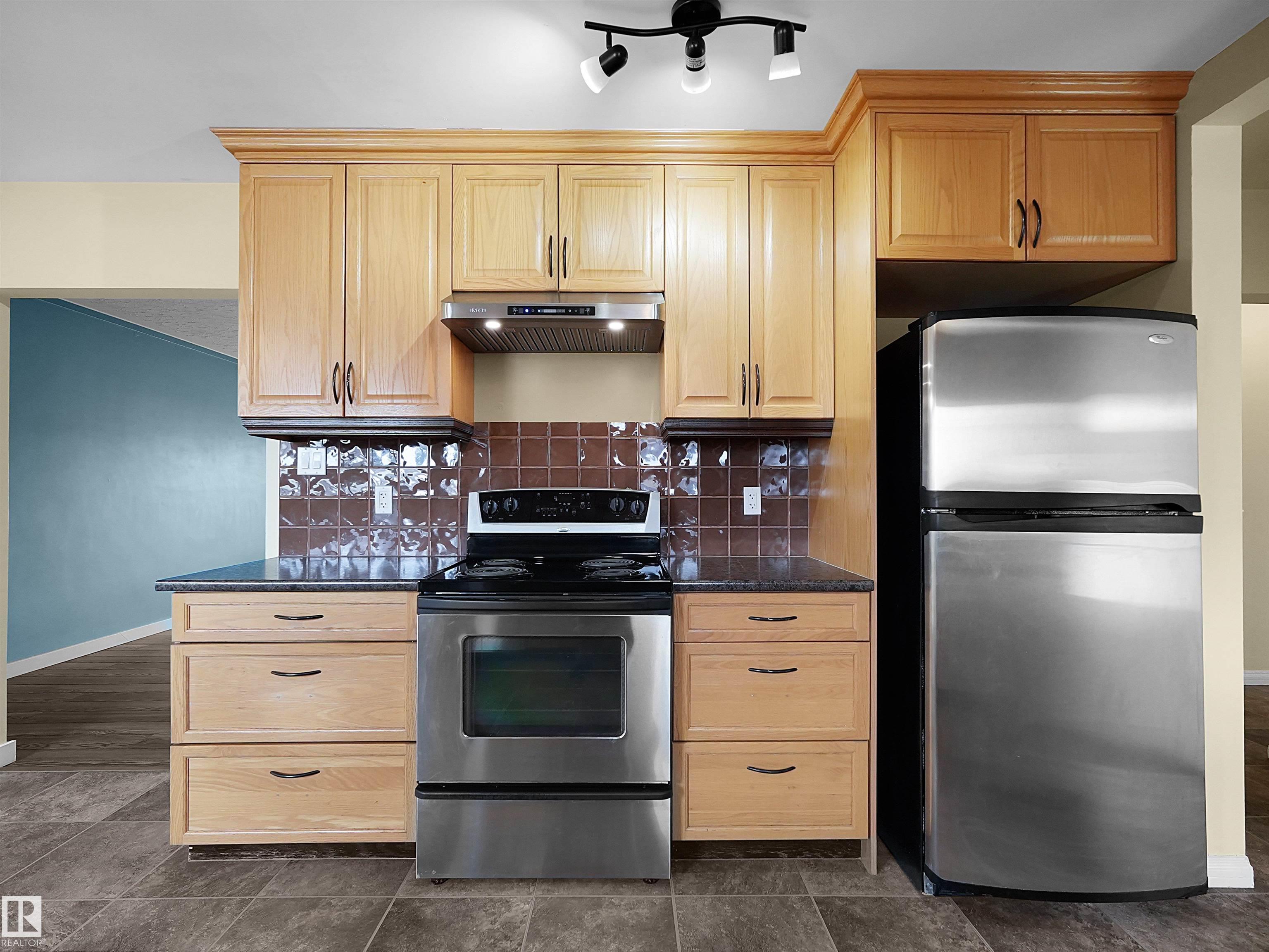 https://zimg.paragon.ice.com/ParagonImages/Property/PM/RAE/225398699/22/0/0/954a1c518271d8316346bf00213814e7/1/16390945325a68d67a7968b0b07e8c82/225398699-869e0543-5362-4b3f-975a-4b7c76704c8c.JPG
