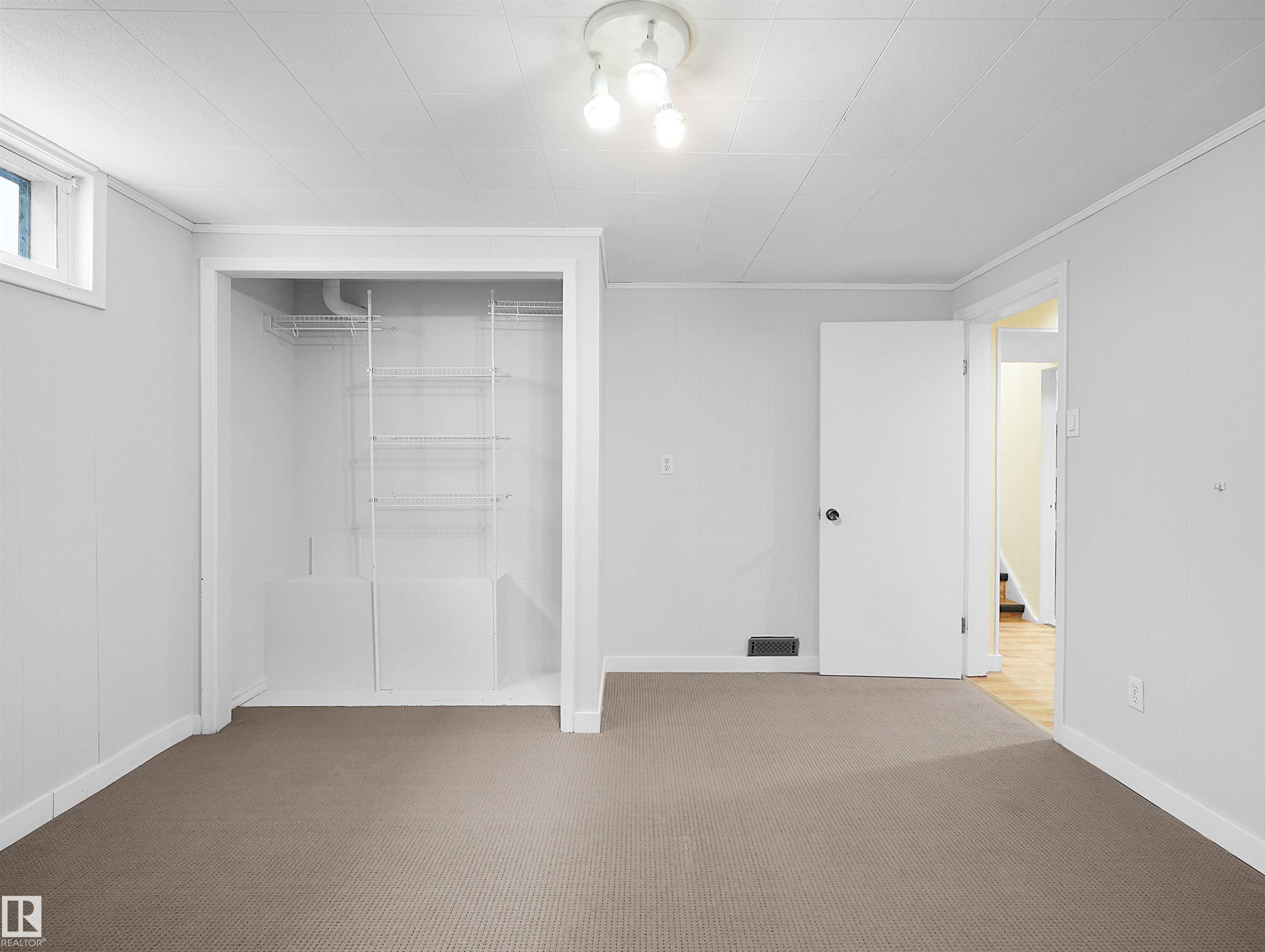 https://zimg.paragon.ice.com/ParagonImages/Property/PM/RAE/225398699/38/0/0/dcf2659b0c2470ab60001129684b5f81/1/16390945325a68d67a7968b0b07e8c82/225398699-6c4898f0-929e-4603-ada2-ea814a56b981.JPG