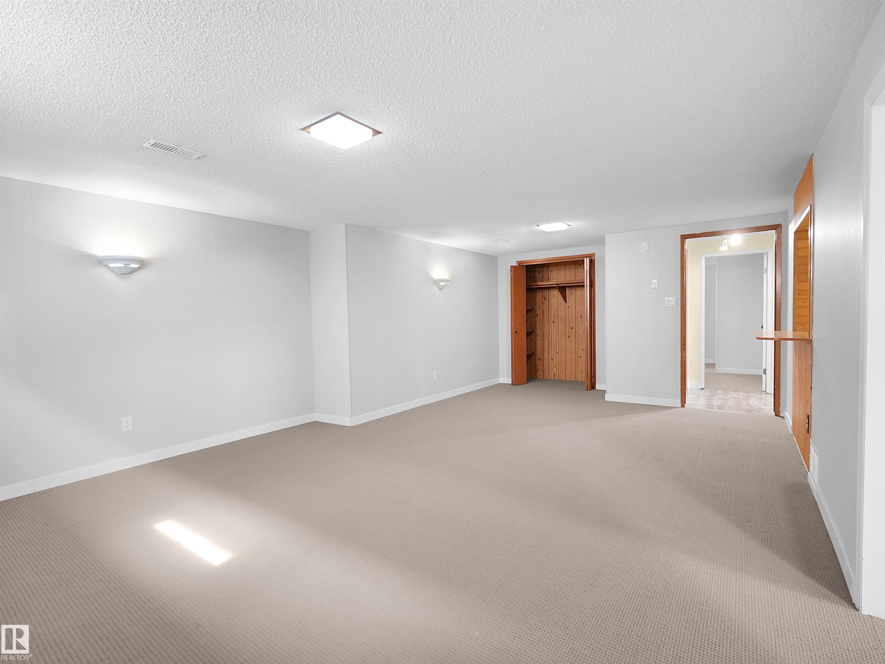 https://zimg.paragon.ice.com/ParagonImages/Property/PM/RAE/225398699/41/0/0/aff929854757be455480e739c705ba3b/1/16390945325a68d67a7968b0b07e8c82/225398699-41bdbd09-f2d7-4076-a896-91c00b7f1d32.JPG