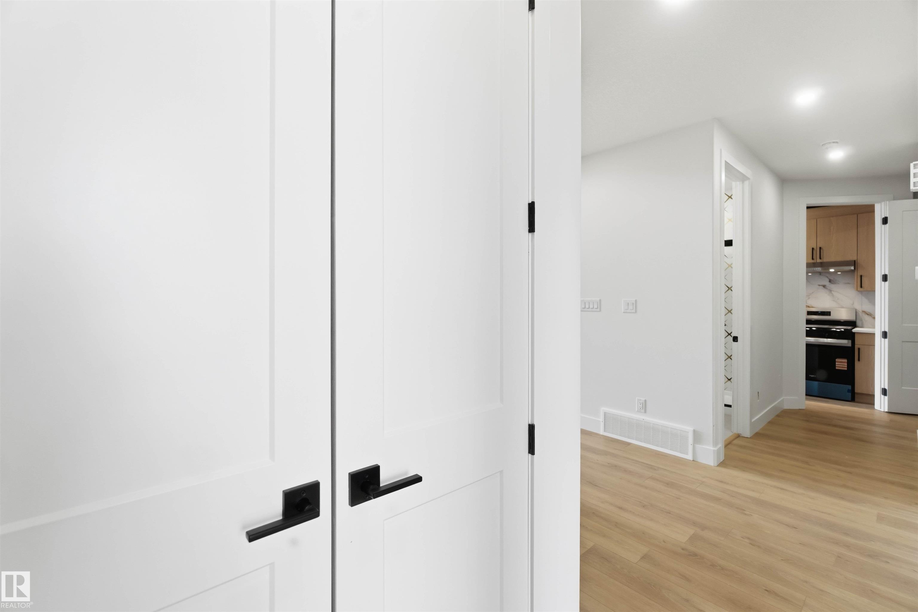 417 Pine point(e), Woodbend, Leduc