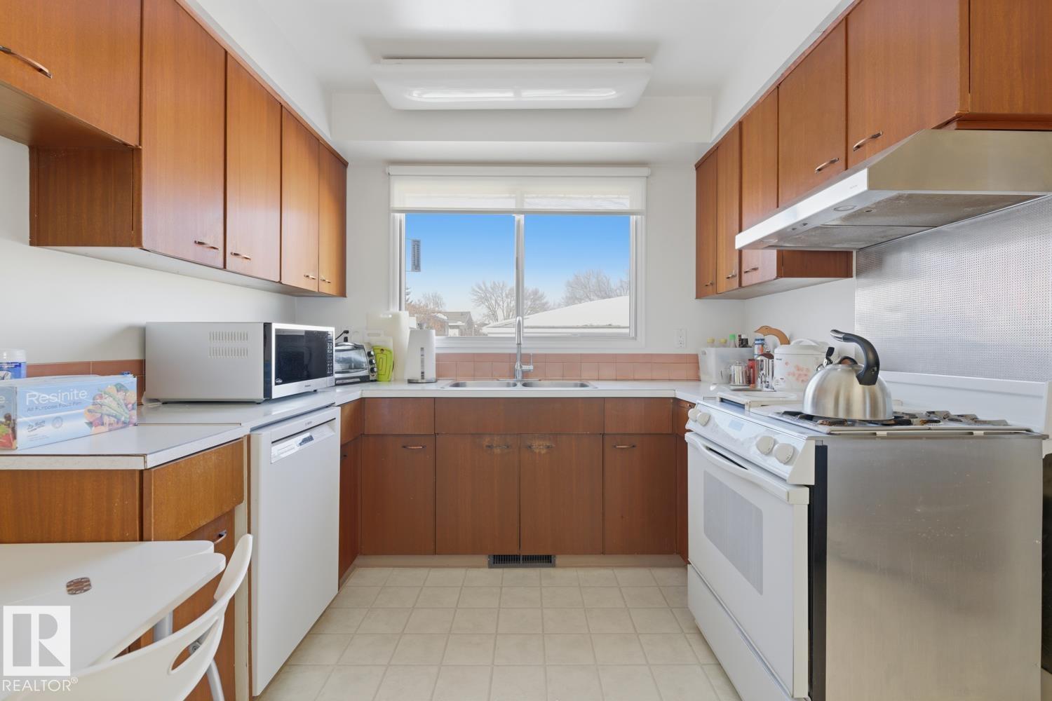 Photo 10 at 7216 149a Avenue NW, Kilkenny, Edmonton