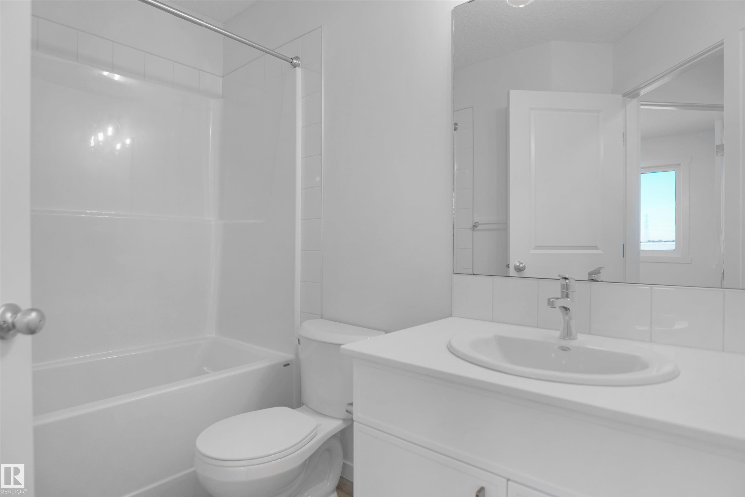Photo 19 at 3 Edgewater Close, Easton, Spruce Grove