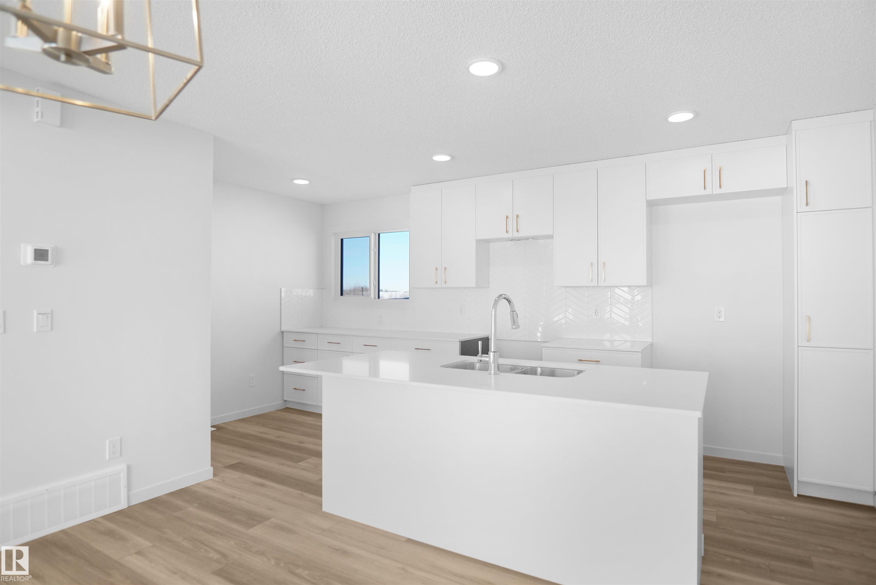 Photo 7 at 3 Edgewater Close, Easton, Spruce Grove