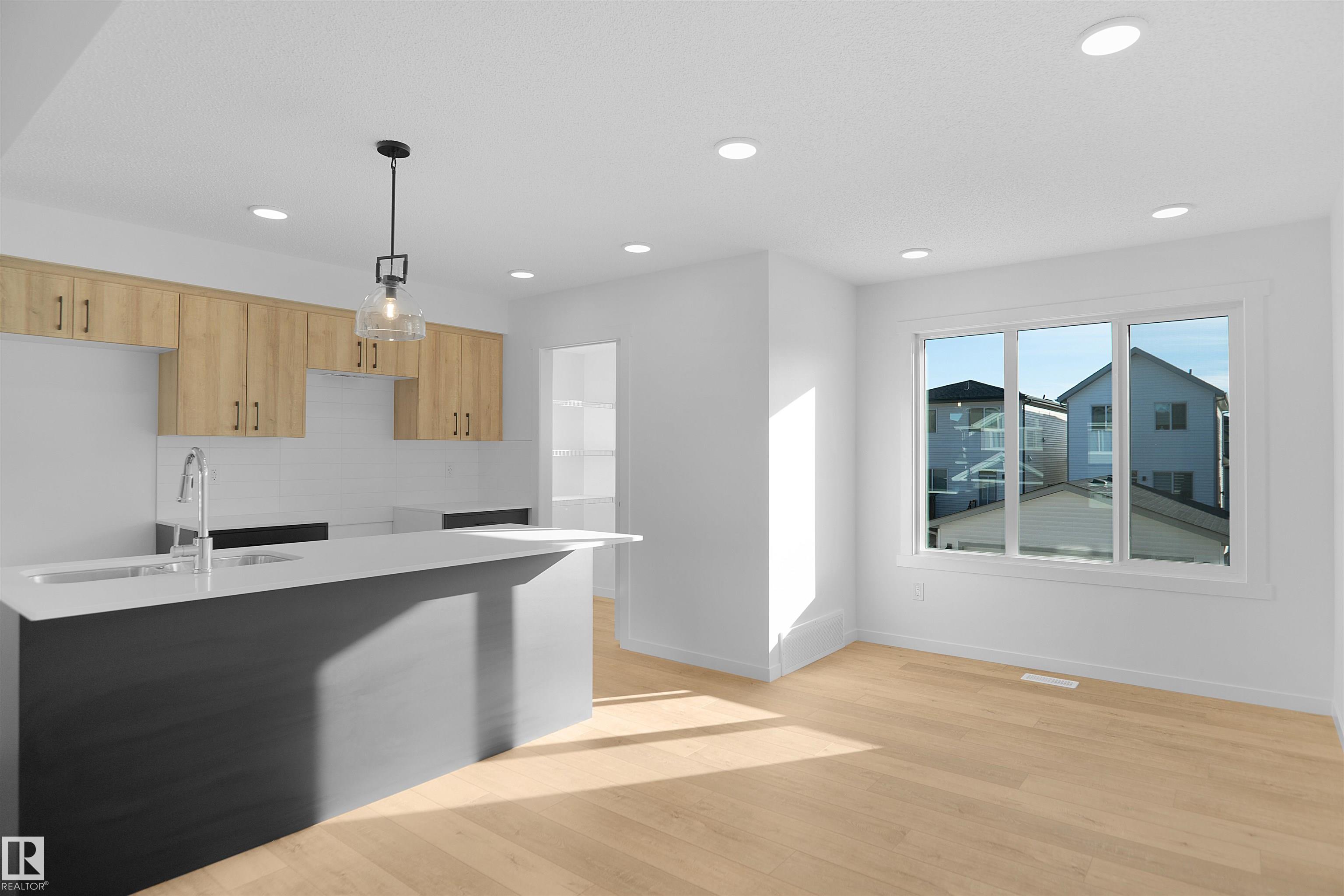 Photo 10 at 9 Edgewater Close, Easton, Spruce Grove