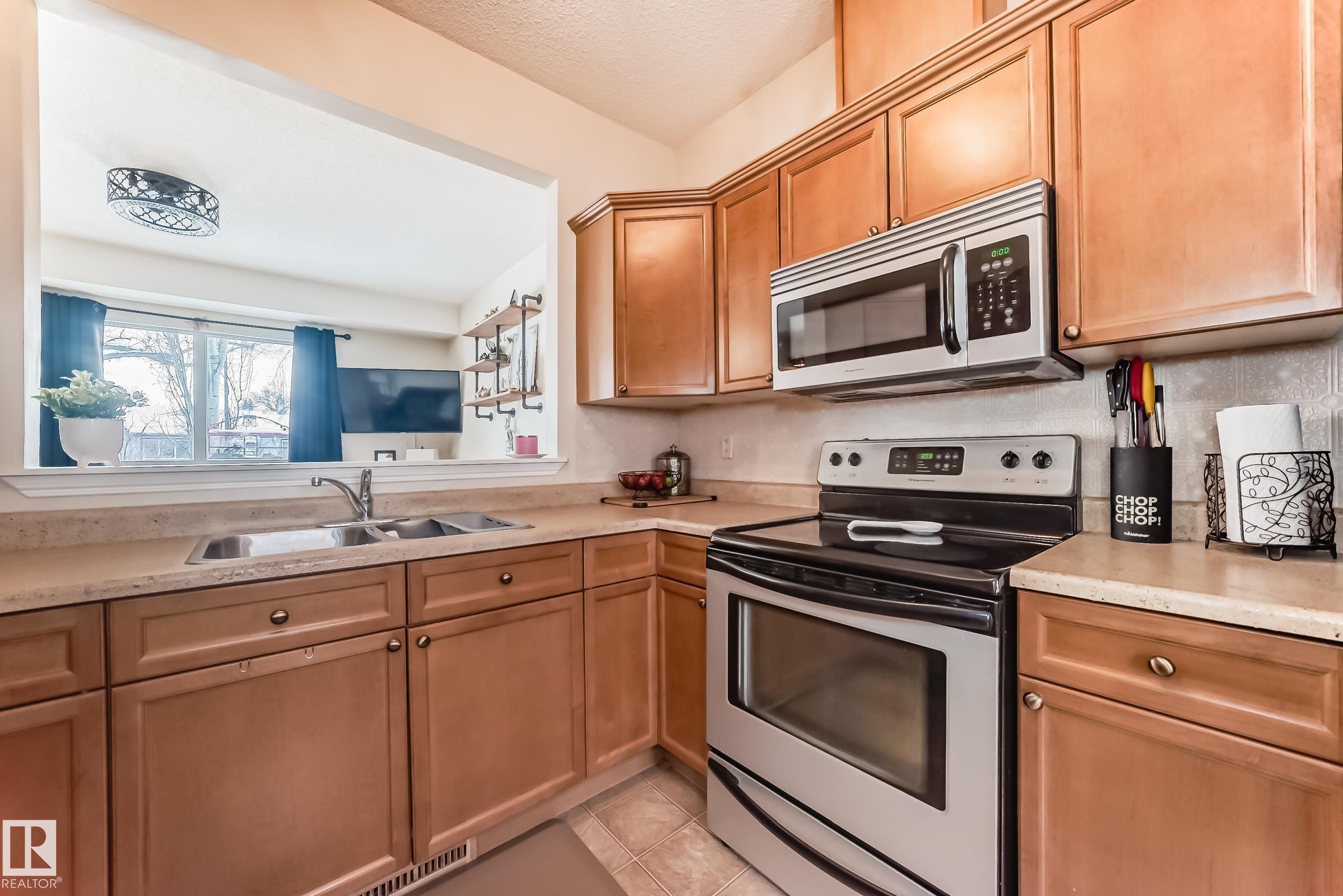 Photo 6 at 12308 117 Avenue NW, Inglewood, Edmonton