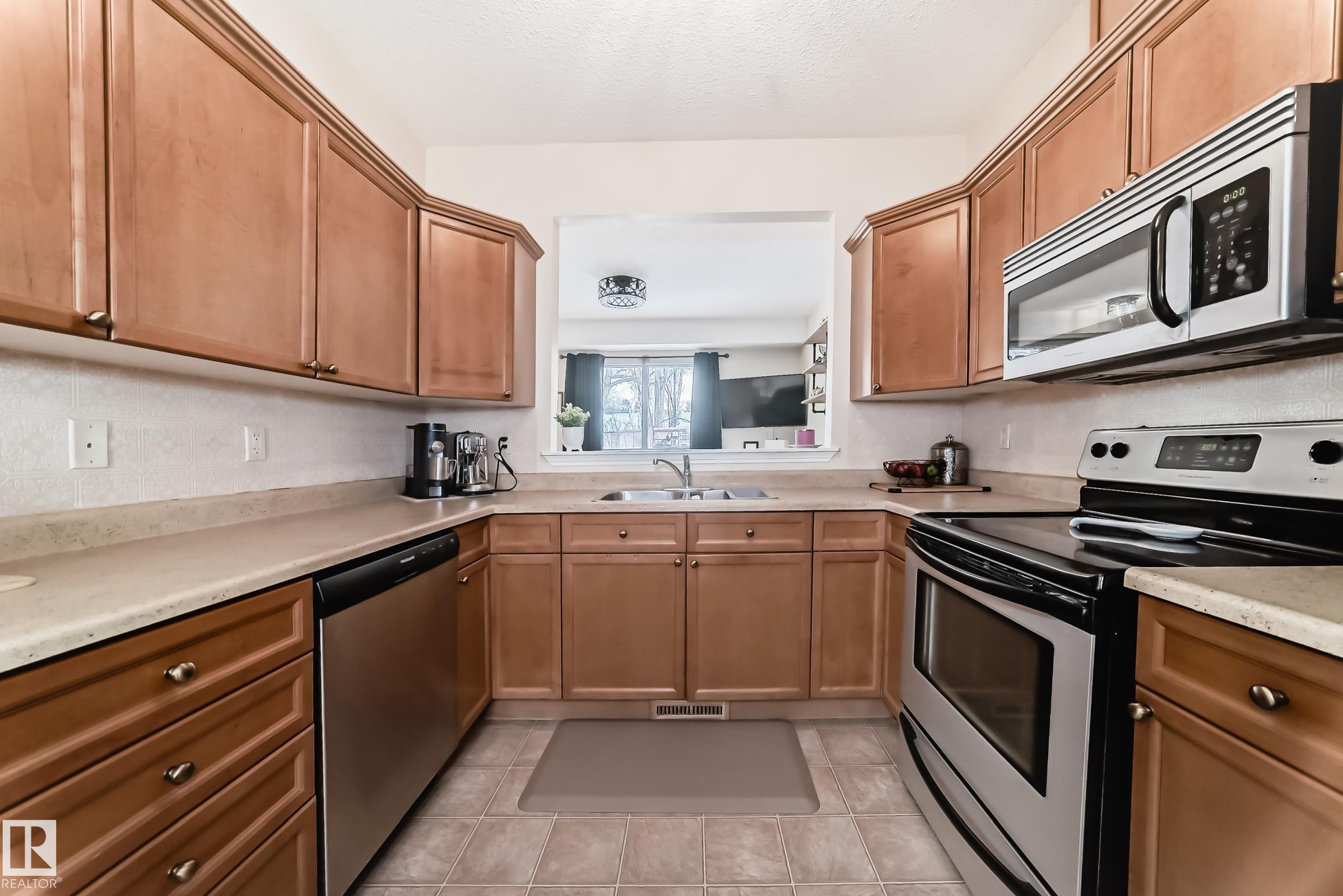 Photo 7 at 12308 117 Avenue NW, Inglewood, Edmonton