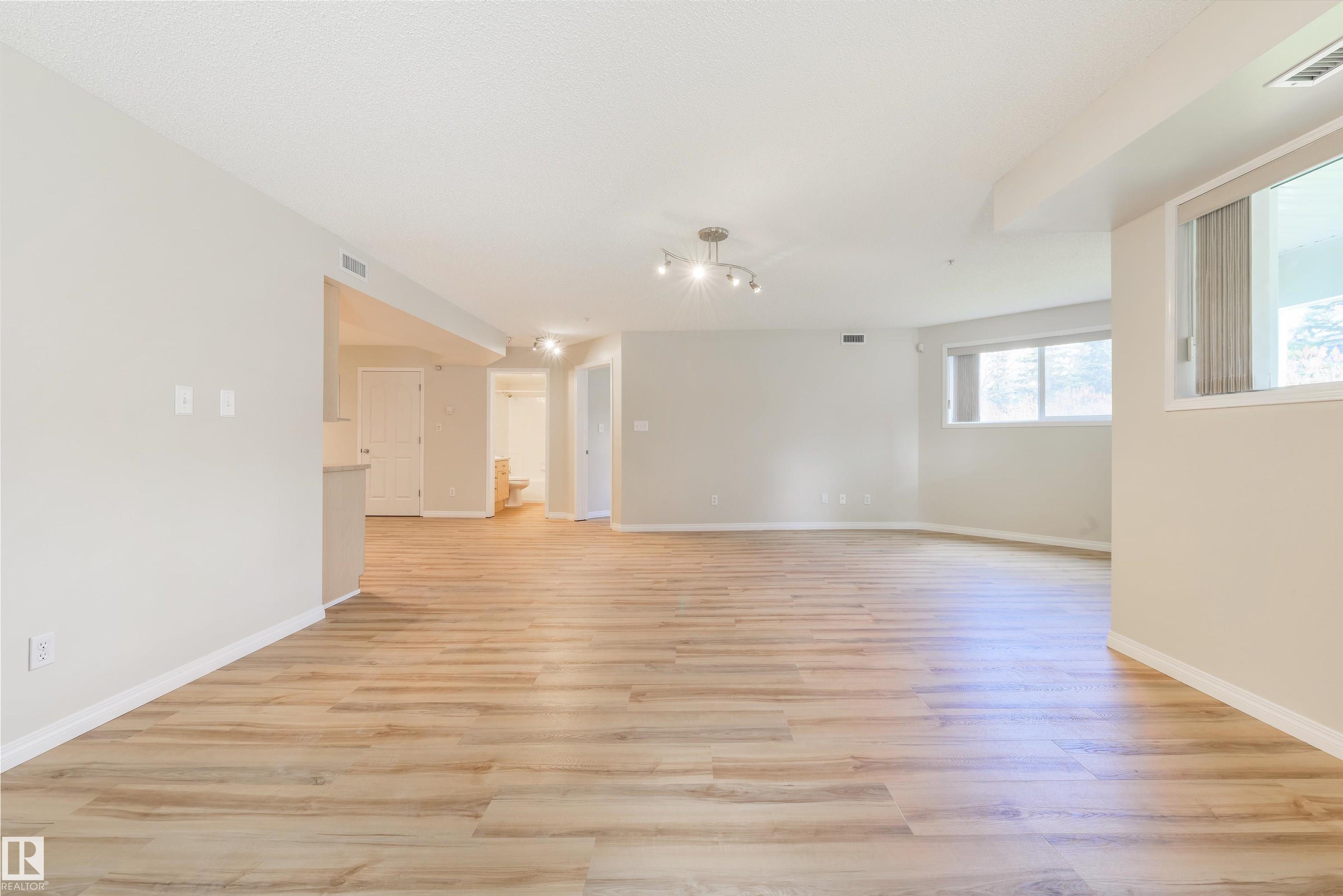 https://zimg.paragon.ice.com/ParagonImages/Property/PM/RAE/225398726/25/0/0/cd37ab4bf9850d9aea79ee1ca4eeea3a/1/fe6463c2565eba640cb06cf2c83b3e21/225398726-42985b5d-e950-4326-8ecd-b154ab7c37e7.JPG